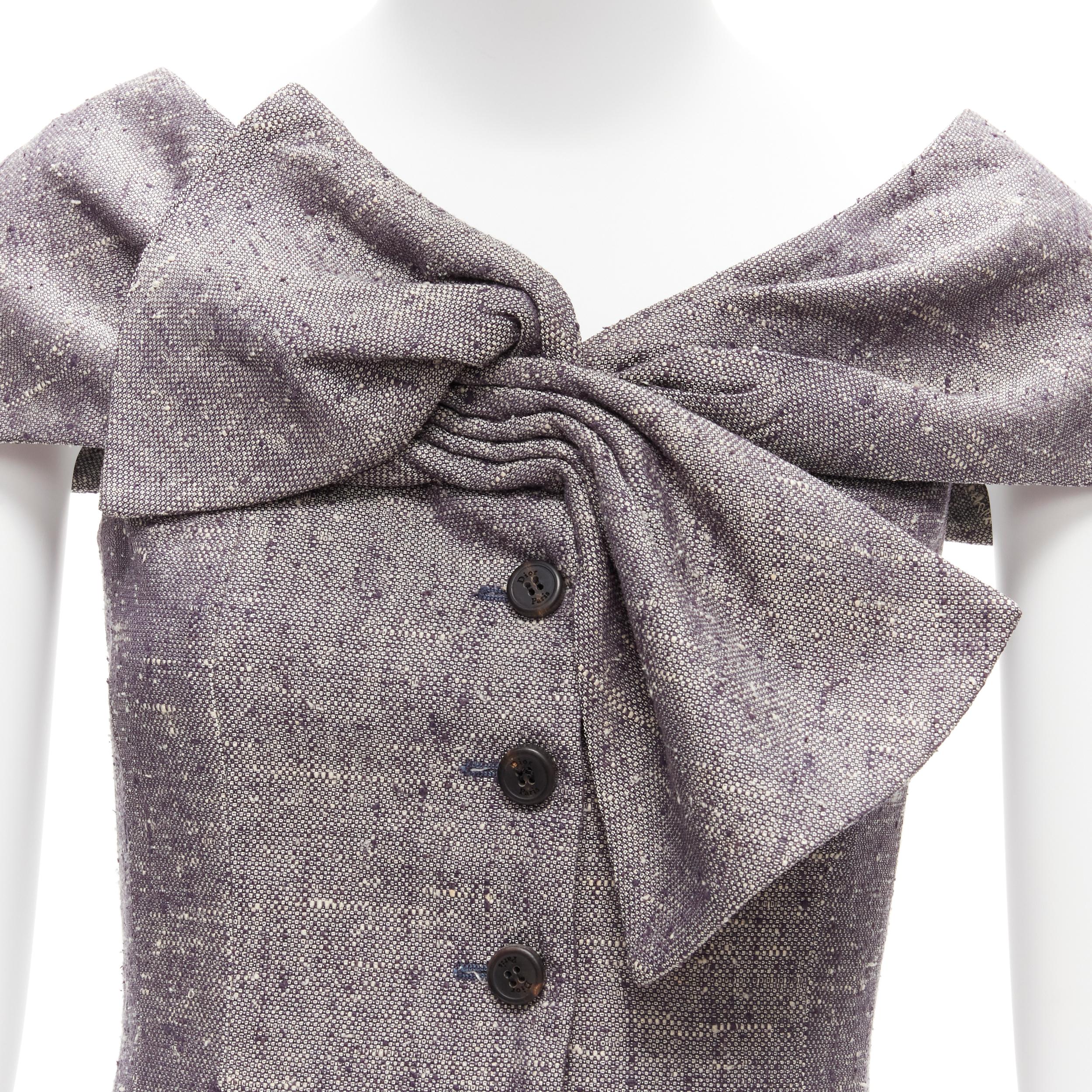 CHRISTIAN DIOR Galliano Vintage grey boucle bow detail fitted jacket FR34 XS
Reference: TGAS/C02038
Brand: Christian Dior
Designer: John Galliano
Material: Silk
Color: Grey, White
Pattern: Solid
Closure: Button
Lining: Beige Silk
Made in: