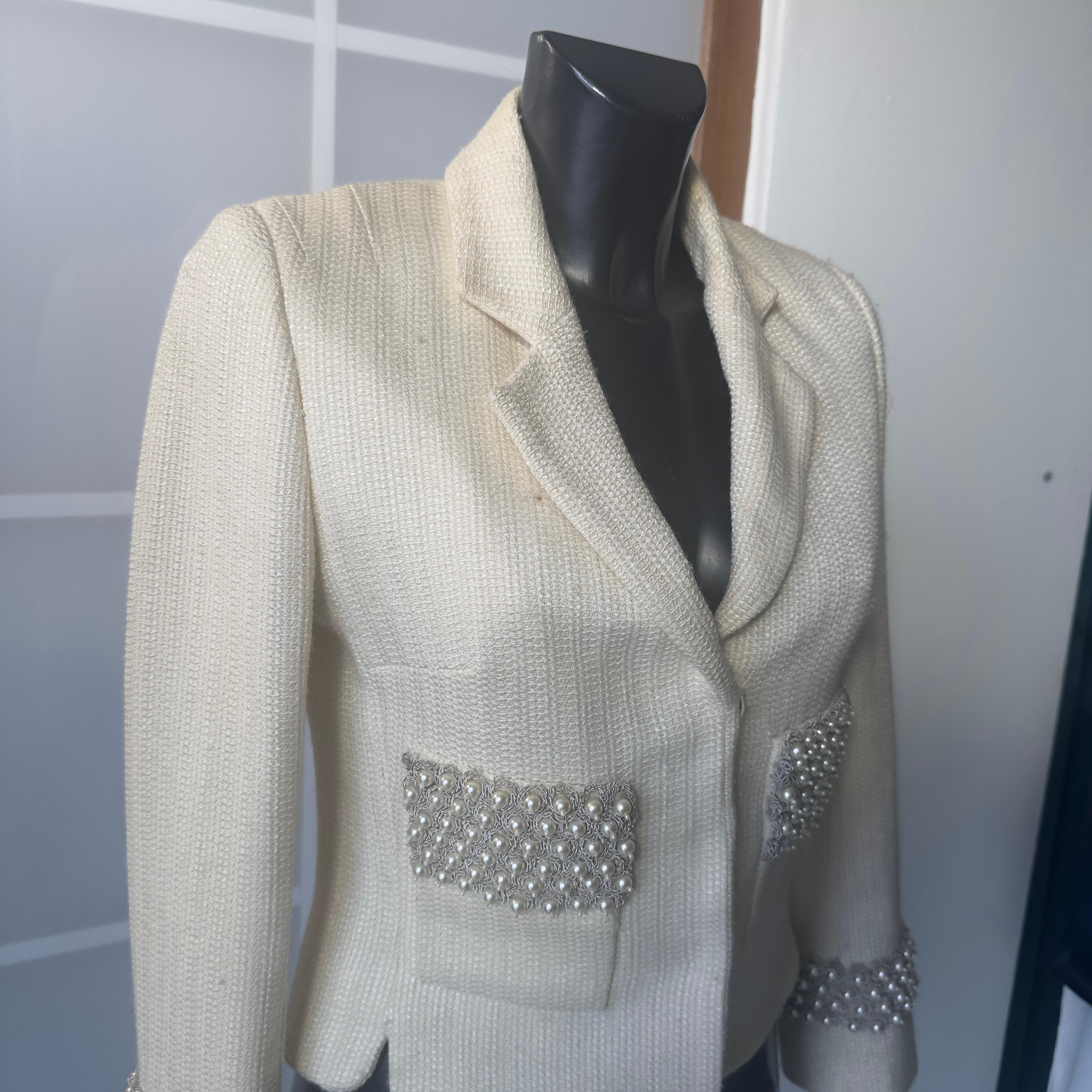 Elfenbeinfarbene Wolljacke von Christian Dior mit Perlen aus den 90ern im Angebot 7