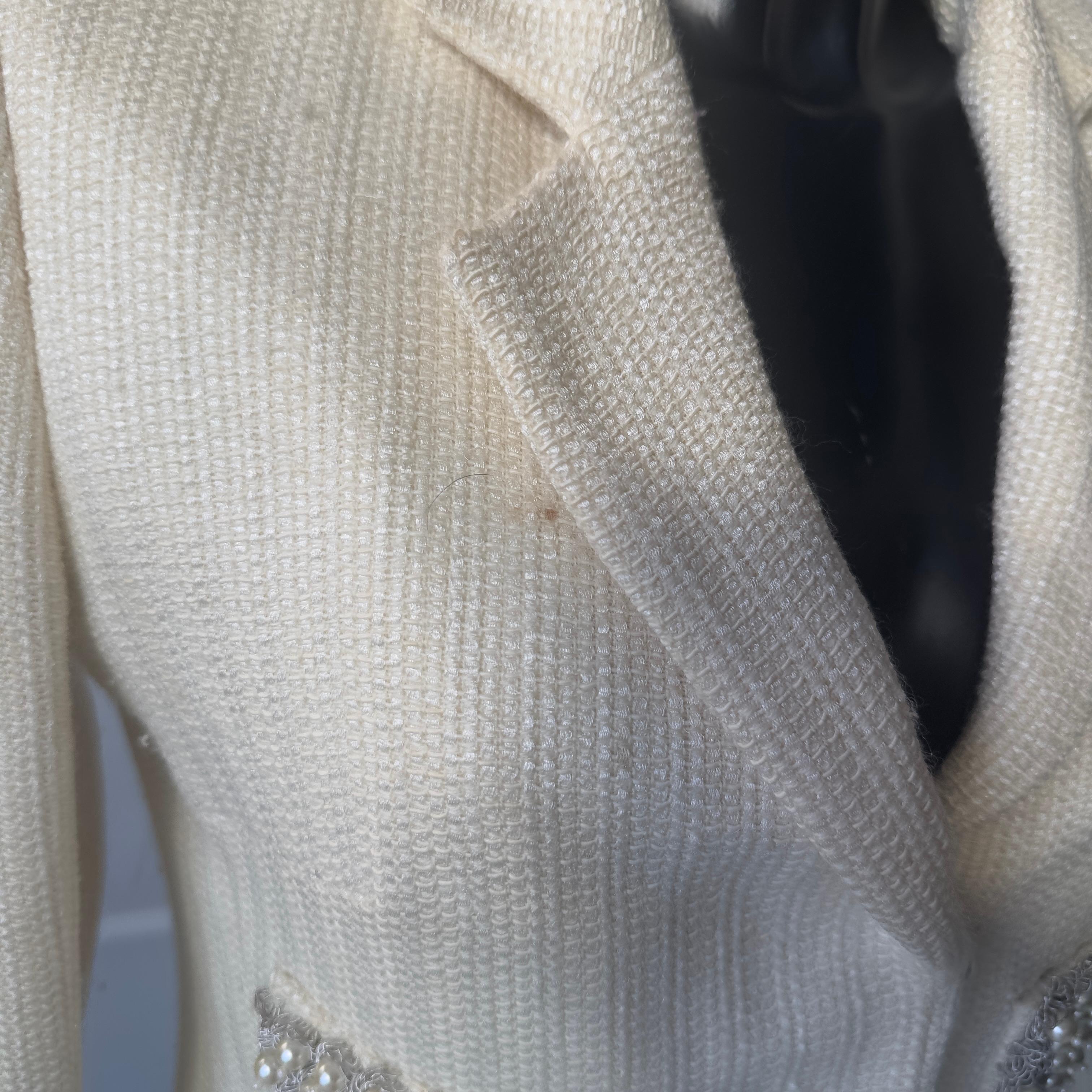 Elfenbeinfarbene Wolljacke von Christian Dior mit Perlen aus den 90ern im Angebot 1