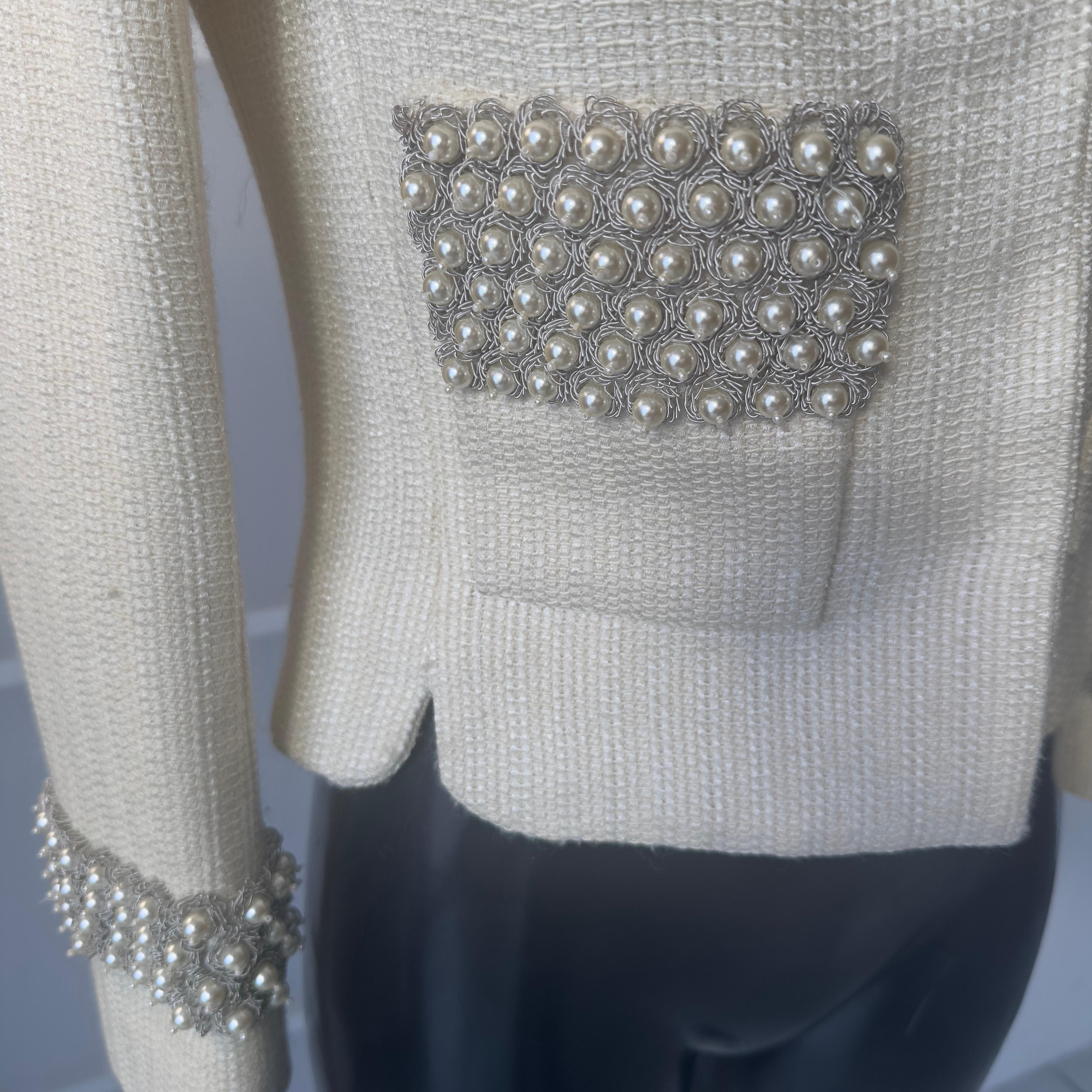 Elfenbeinfarbene Wolljacke von Christian Dior mit Perlen aus den 90ern im Angebot 2