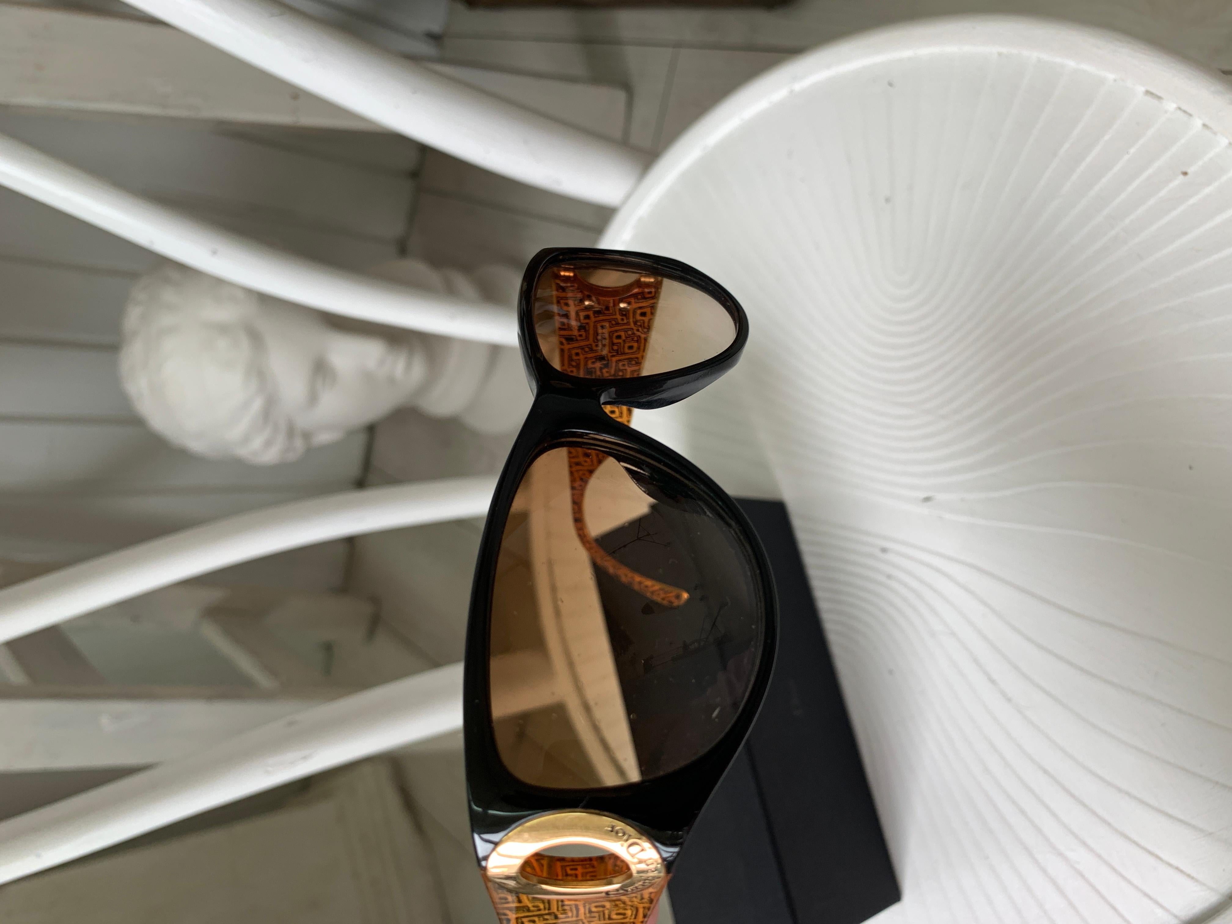 Lunettes de soleil Christian Dior & Gianfranco Ferre pied-de-poule noir et or en vente 15