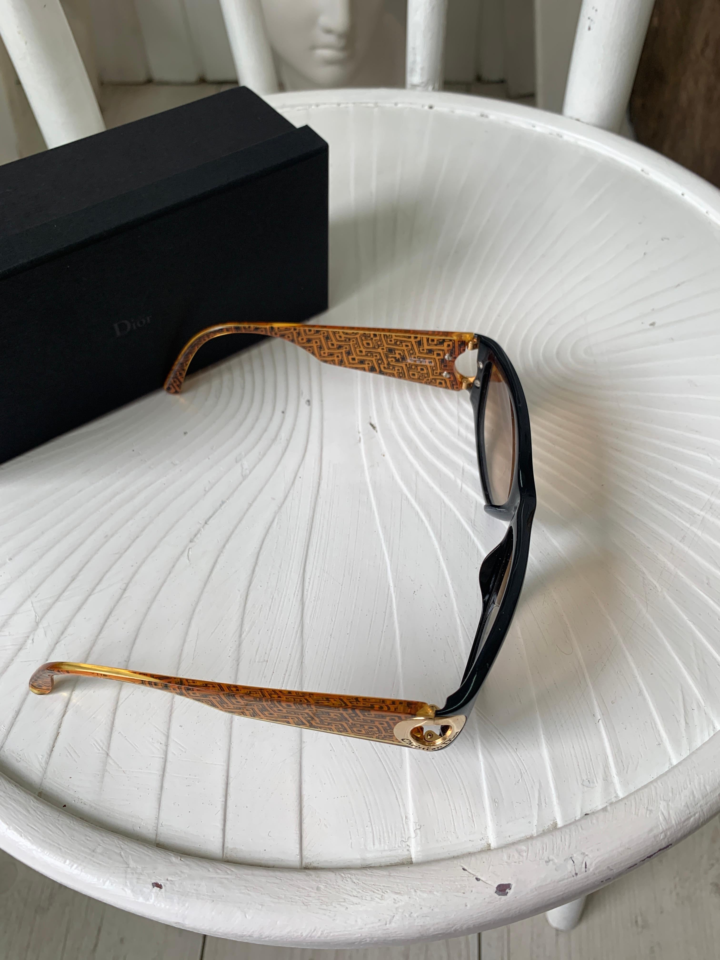 Lunettes de soleil Christian Dior & Gianfranco Ferre pied-de-poule noir et or en vente 2