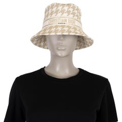 Christian Dior, chapeau de pêcheur doré 2022 D-BOOY à motif pied-de-poule, taille 57