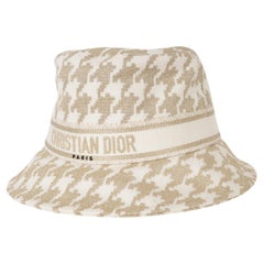 Christian Dior, chapeau de pêcheur doré 2022 D-BOOY à motif pied-de-poule, taille 57