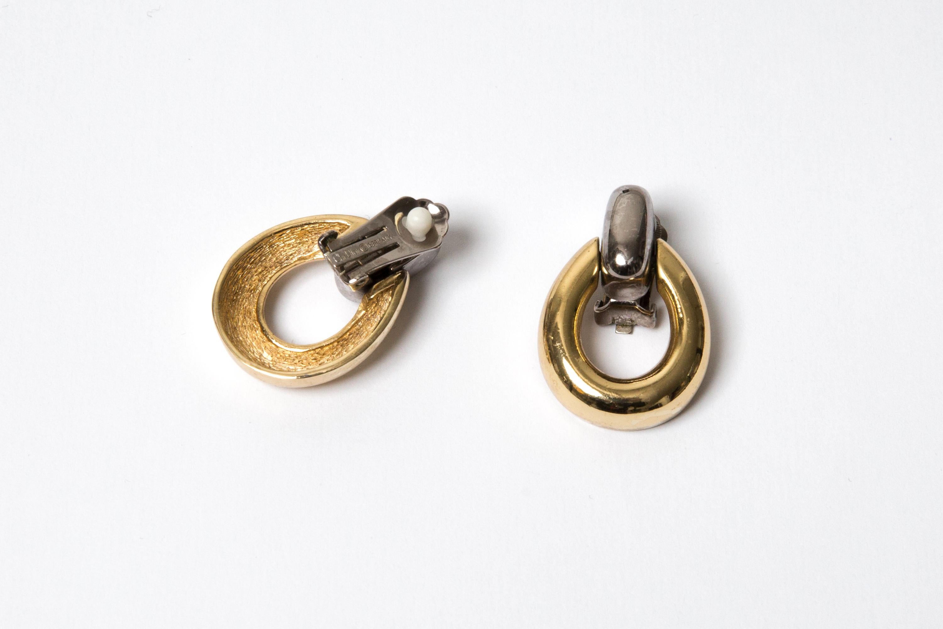 Orecchini a clip Christian Dior in oro e argento In condizioni buone in vendita a Paris, FR