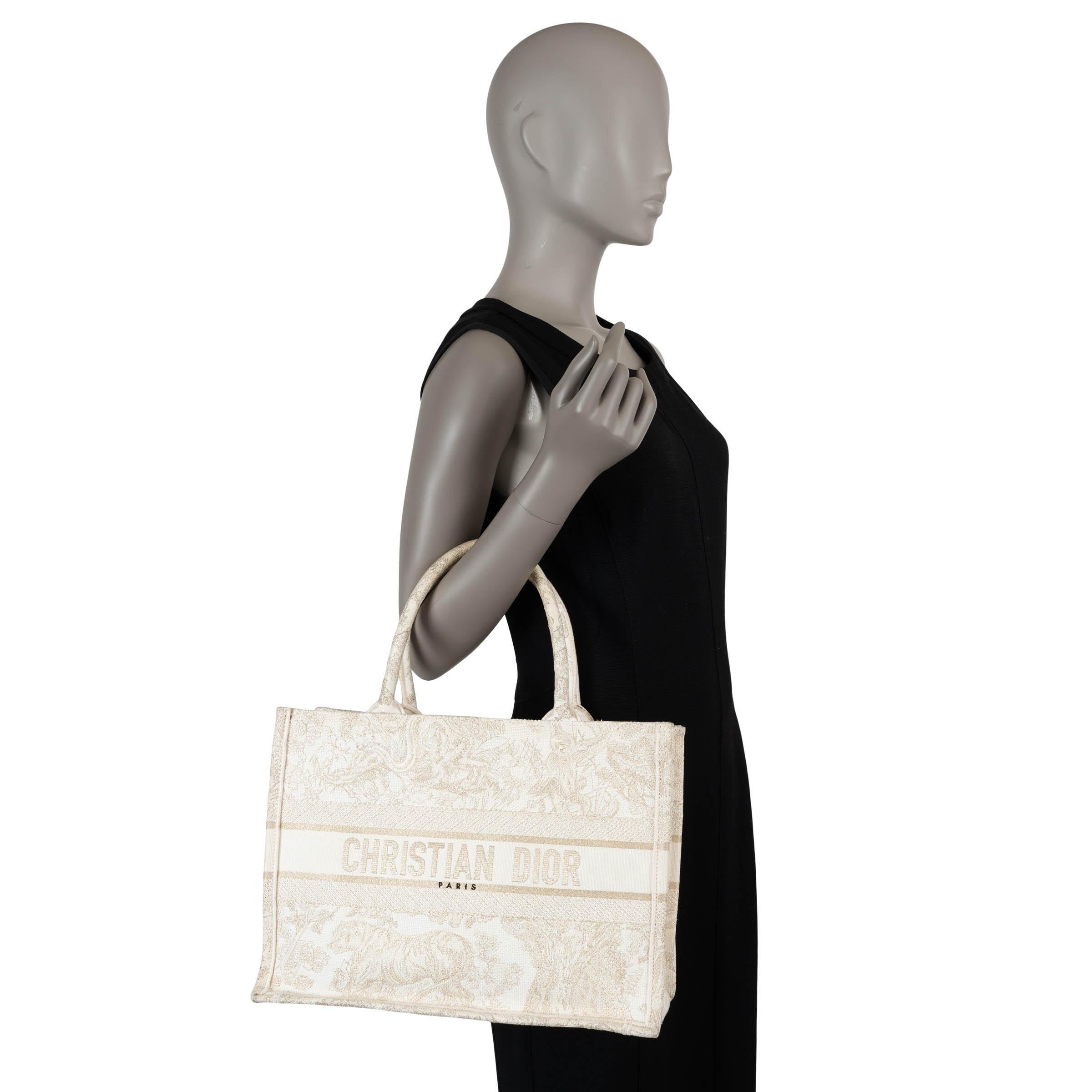 CHRISTIAN DIOR 2021 TOILE DE JOUY MEDIUM BOOK TOTE Bag en vente 6