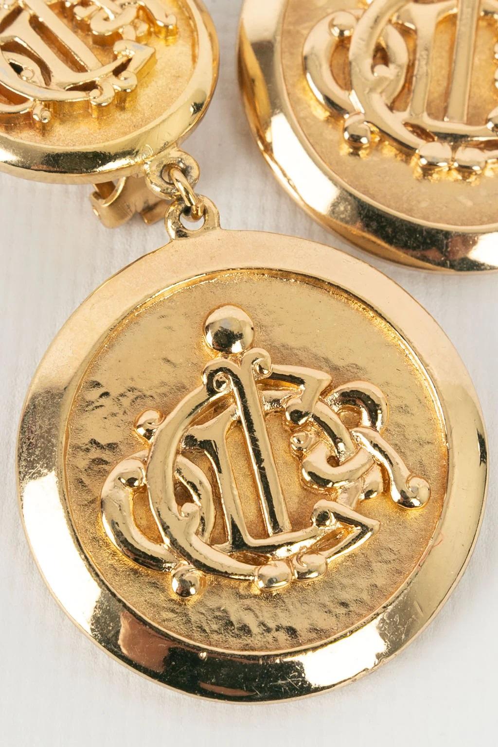 Christian Dior Gold Metal Clip Earrings In Excellent Condition For Sale In SAINT-OUEN-SUR-SEINE, FR