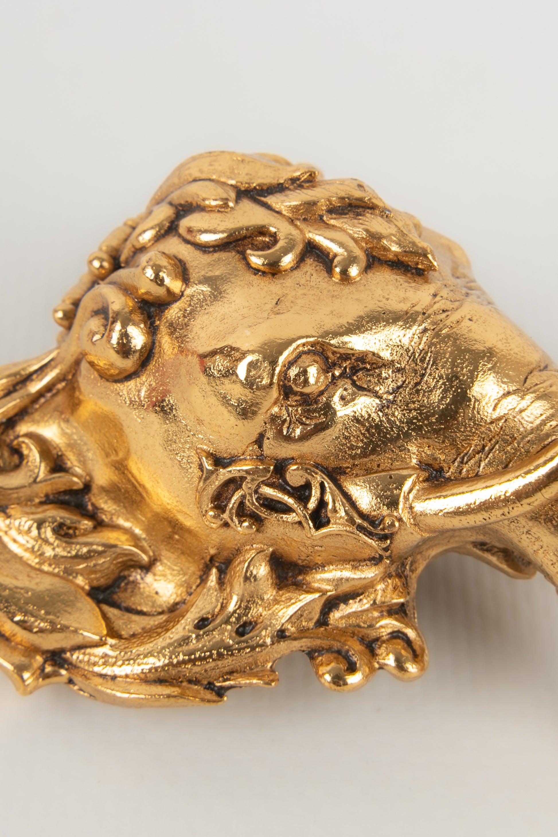 Christian Dior Gold-Plated Metal Pendant Brooch Depicting an Elephant Head For Sale 3