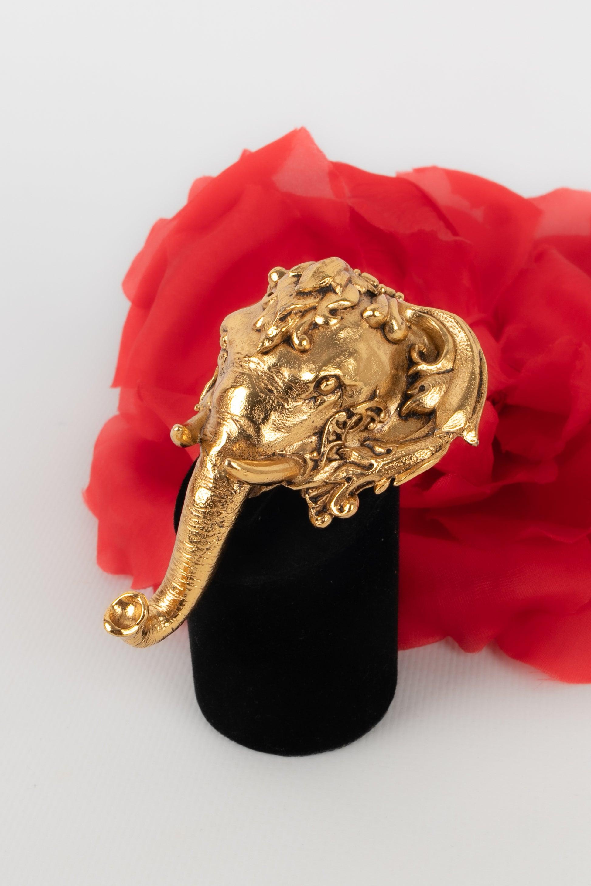 Christian Dior Gold-Plated Metal Pendant Brooch Depicting an Elephant Head For Sale 4