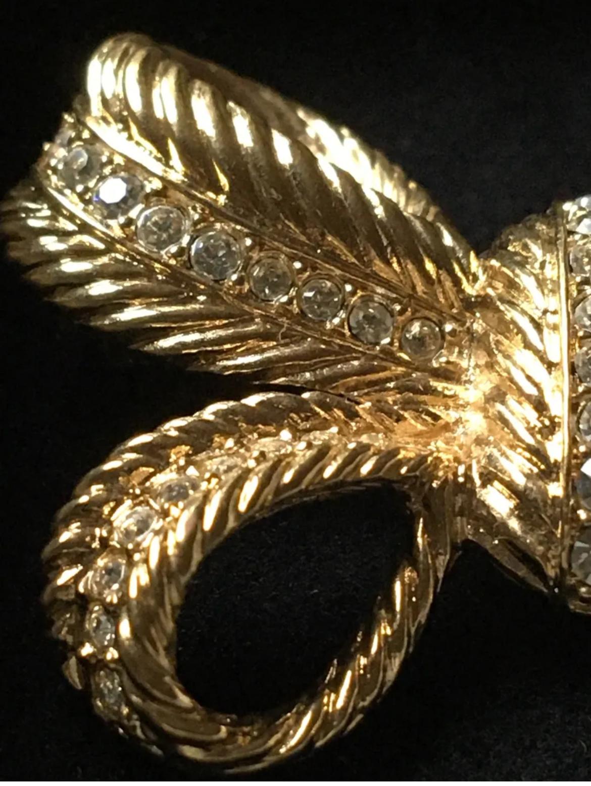 Christian Dior Gold Plated Vintage Swarovski Crystals Bow Brooch In Good Condition For Sale In Romford, GB