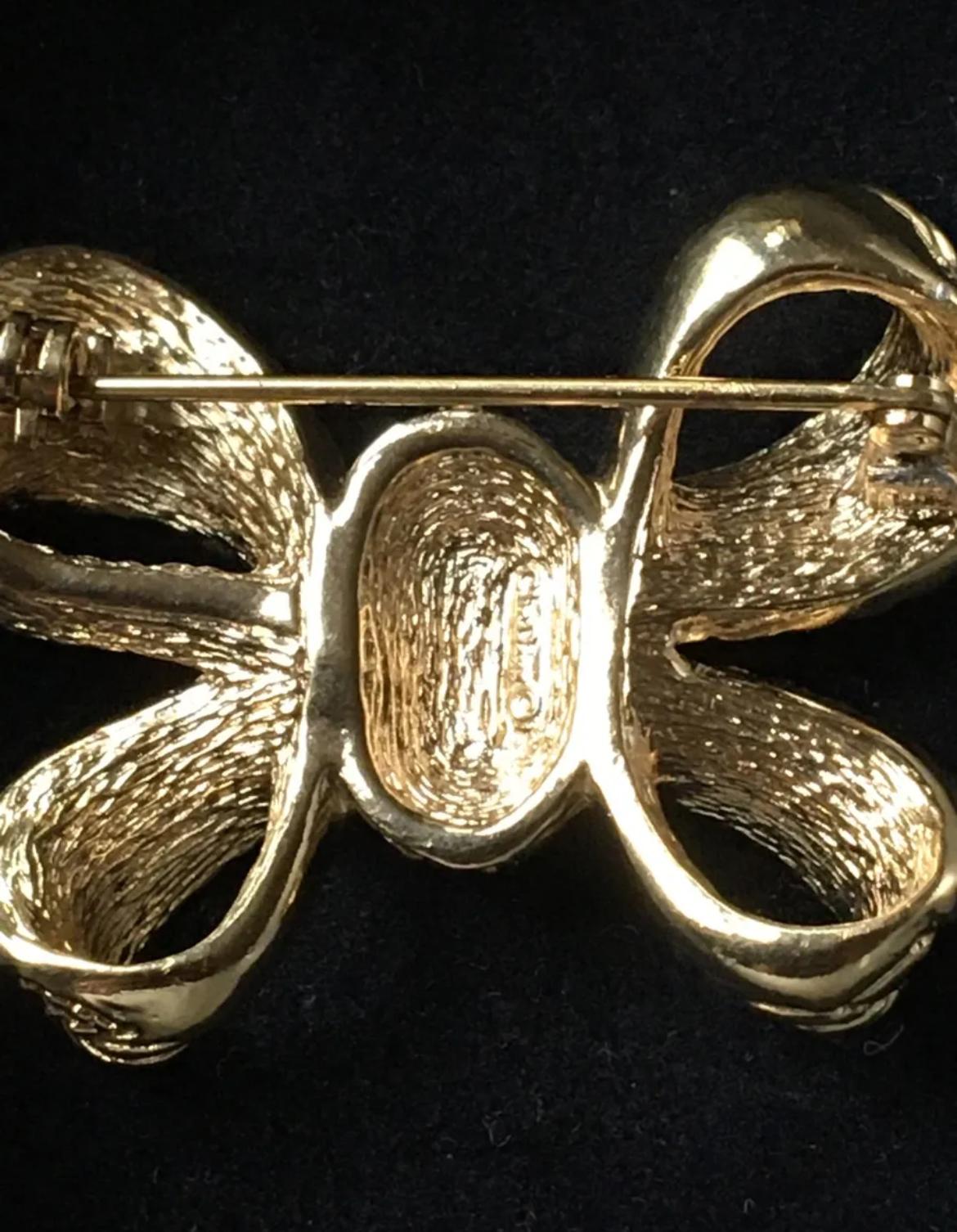 Christian Dior Gold Plated Vintage Swarovski Crystals Bow Brooch 1