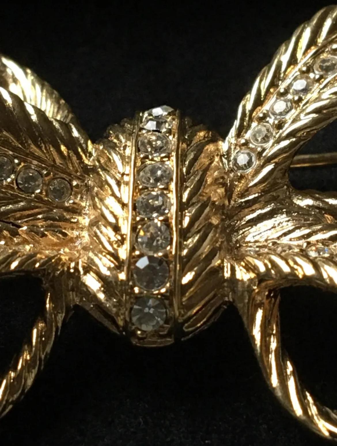 Christian Dior Gold Plated Vintage Swarovski Crystals Bow Brooch 2