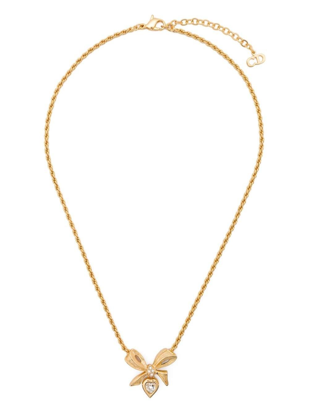 Christian Dior Goldfarbene Schleifen-Anhänger-Halskette im Angebot 1
