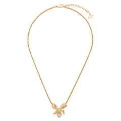 Christian Dior Goldfarbene Schleifen-Anhänger-Halskette
