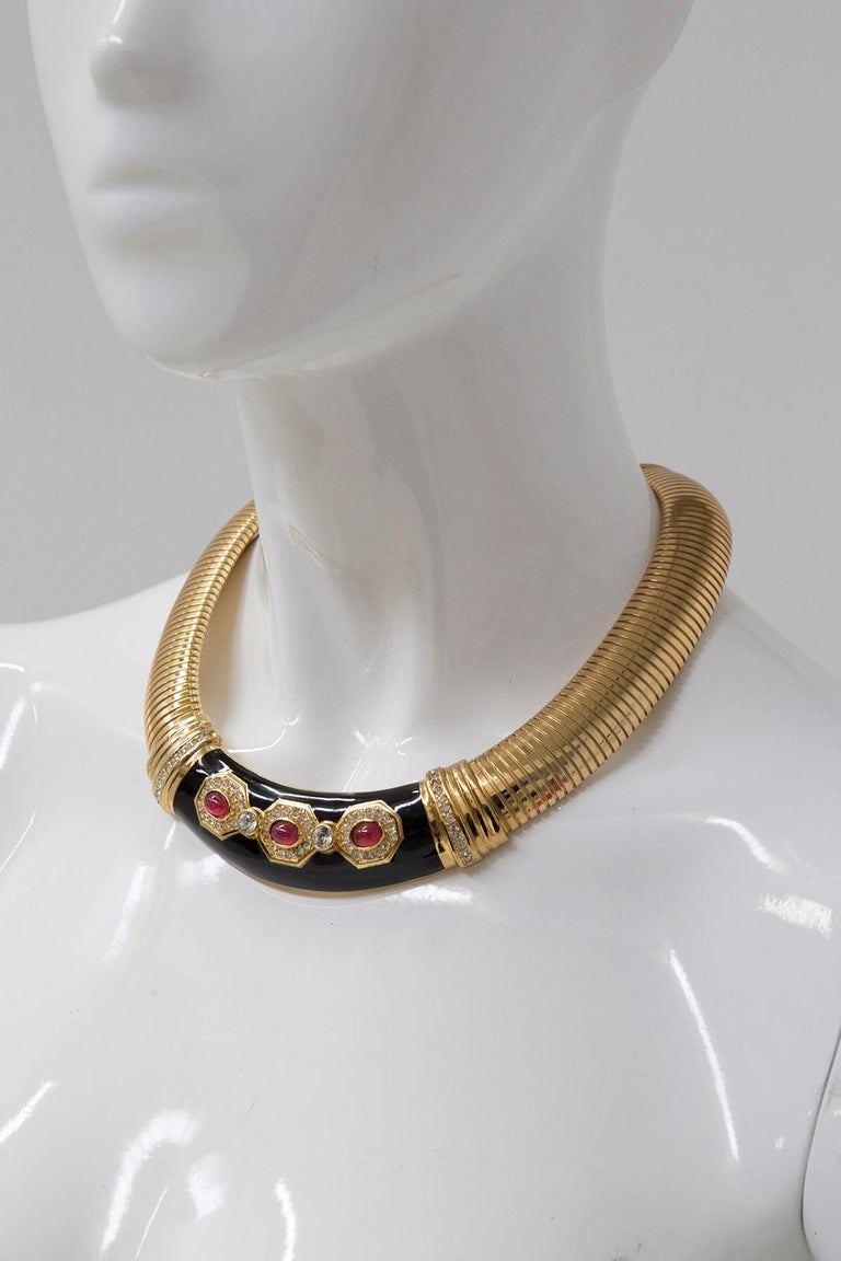 Elegant and wonderful gold-plated necklace signed by the great fashion house Christian Dior, absolutely stunning and classic. 
This stunning Christian Dior necklace dates from the 1980s and is heavily gold plated with three lovely oval Gripoix