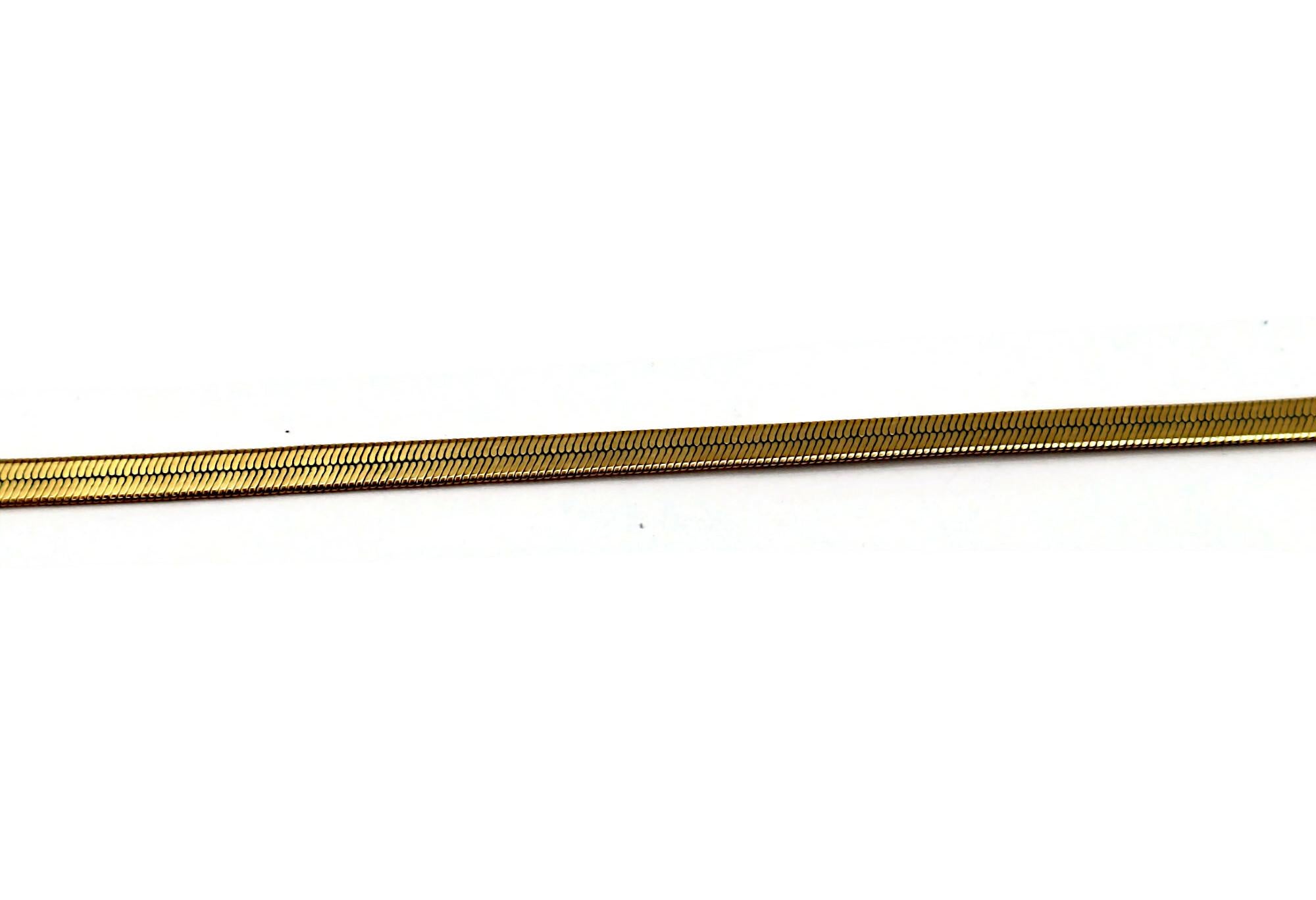 CHRISTIAN DIOR Goldfarbene flache Fischgrät-Halskette mit D-Anhänger, CHRISTIAN DIOR im Angebot 3