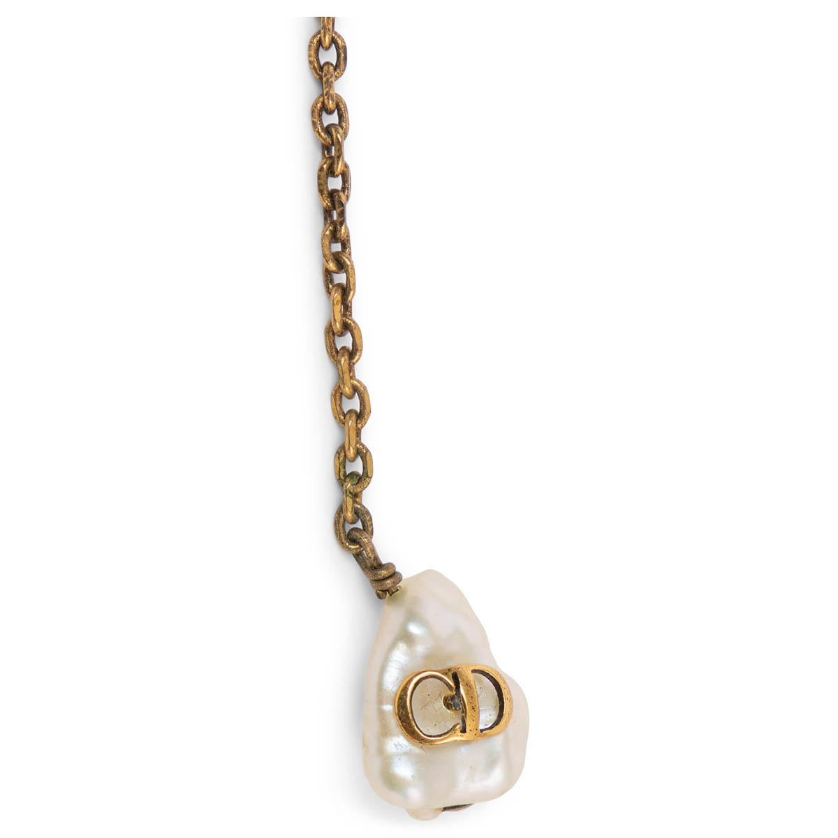 Donna CHRISTIAN DIOR Orecchini con catene di perle e borchie BEE in tonalità oro in vendita