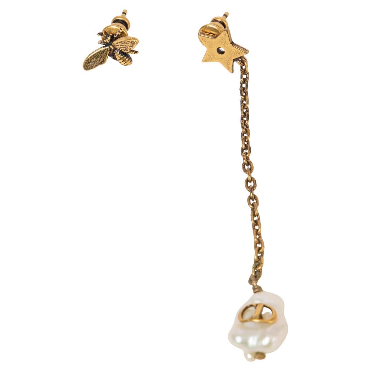 CHRISTIAN DIOR gold-tone PEARL CHAIN Dangle & BEE Stud Earrings For Sale