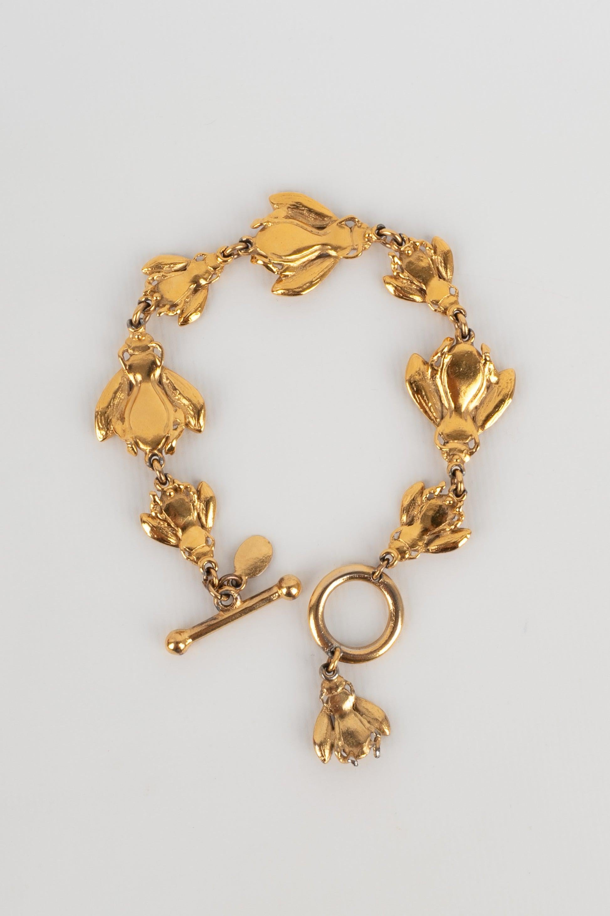 Dior - Golden metal bracelet representing bees.

Additional information:
Condition: Very good condition
Dimensions: Length: 20 cm

Seller Reference: BRA186