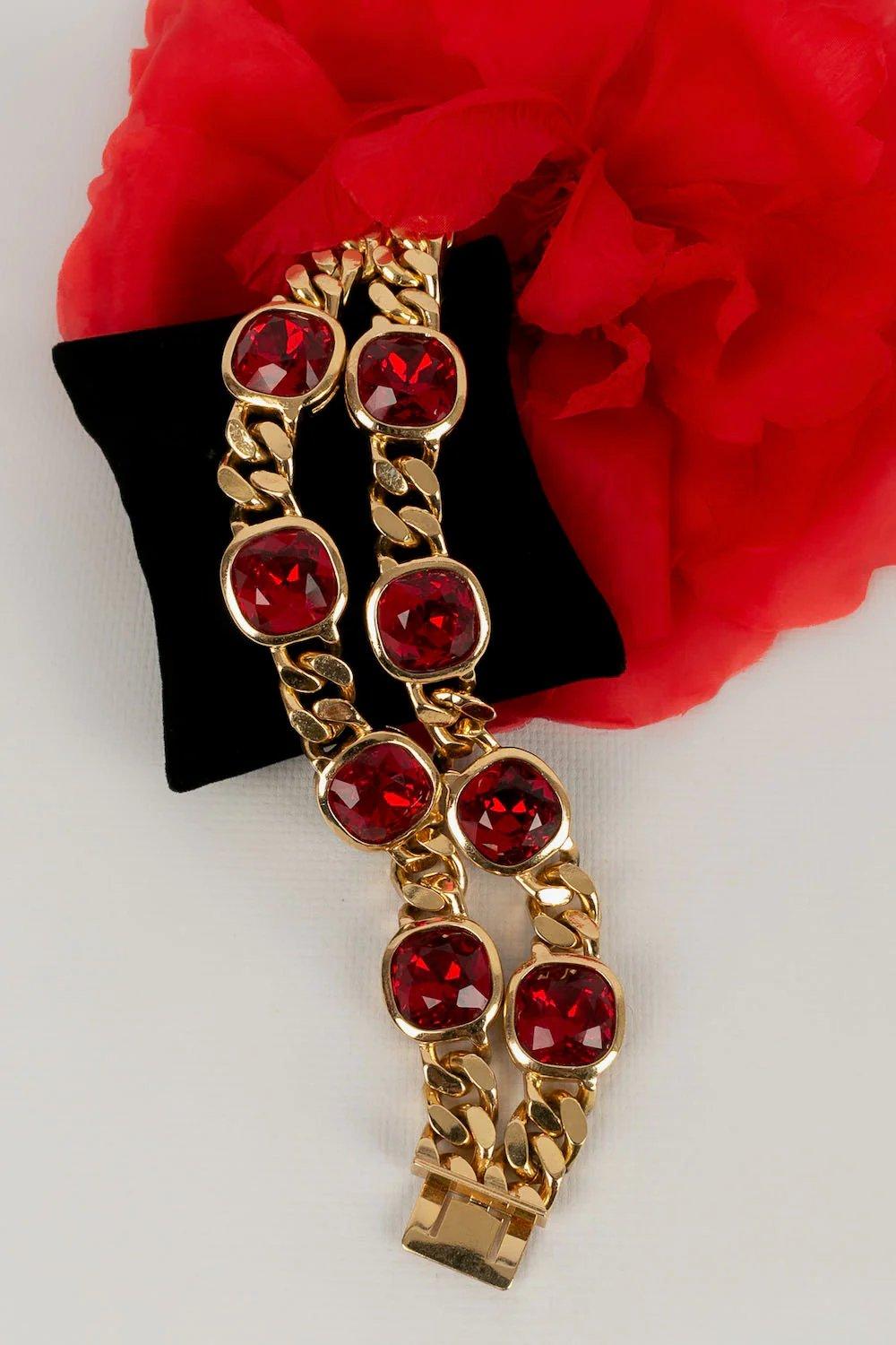 Dior -Golden metal bracelet paved with imposing red rhinestones.

Additional information:

Dimensions: 
Length: 19 cm
Condition: 
Very good condition

Seller Ref number: BRA160