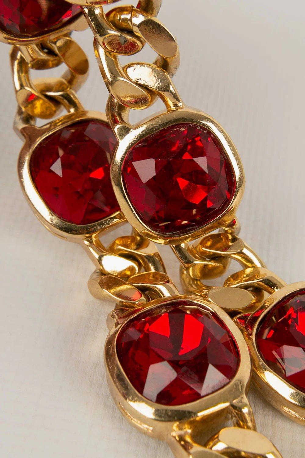Christian Dior Golden Metal Bracelet with Red Rhinestones In Excellent Condition For Sale In SAINT-OUEN-SUR-SEINE, FR