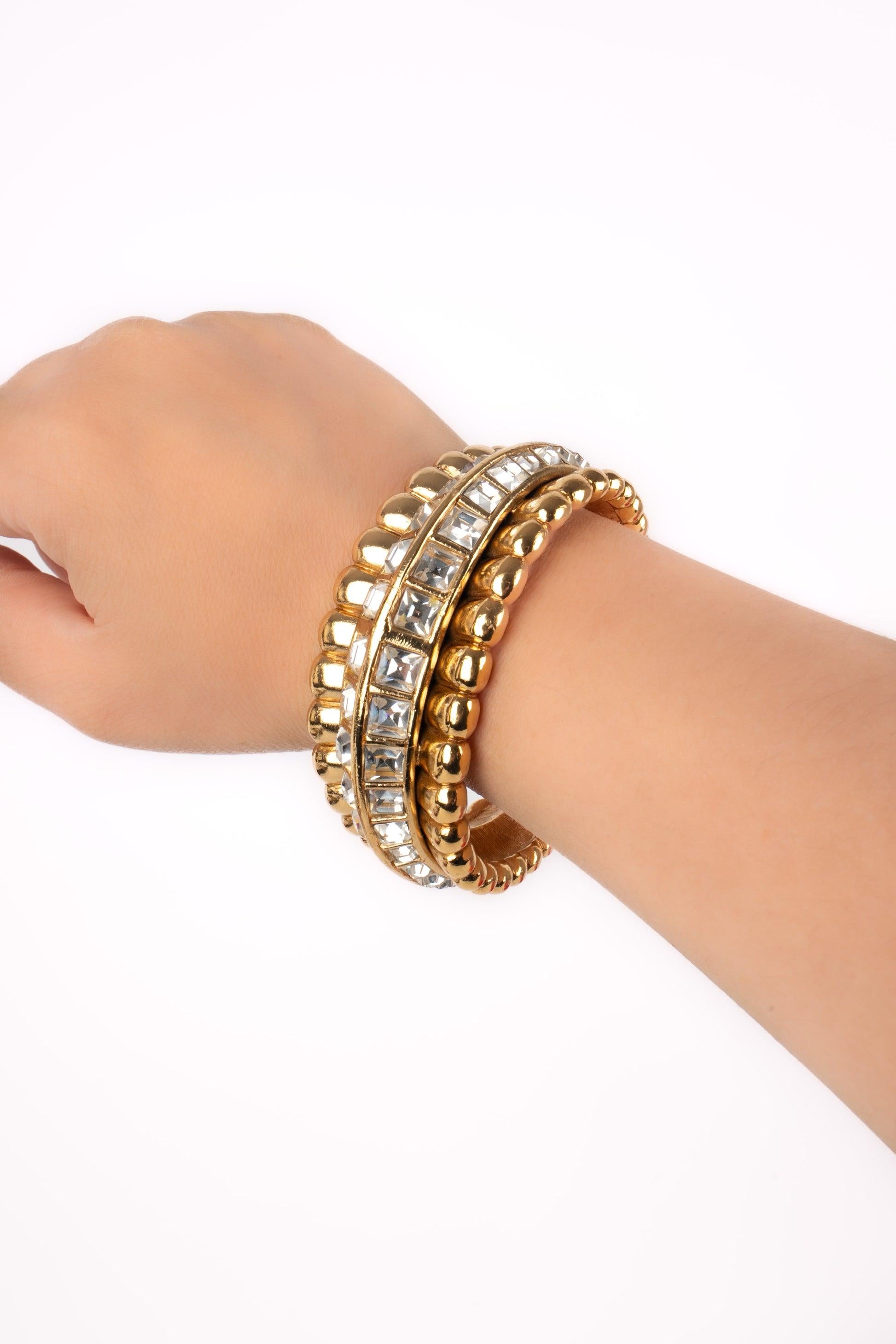 DIOR - Golden metal bracelet with rhinestones.

Additional information:
Condition: Very good condition
Dimensions: Length: 16 cm

Seller Reference: BRA114
