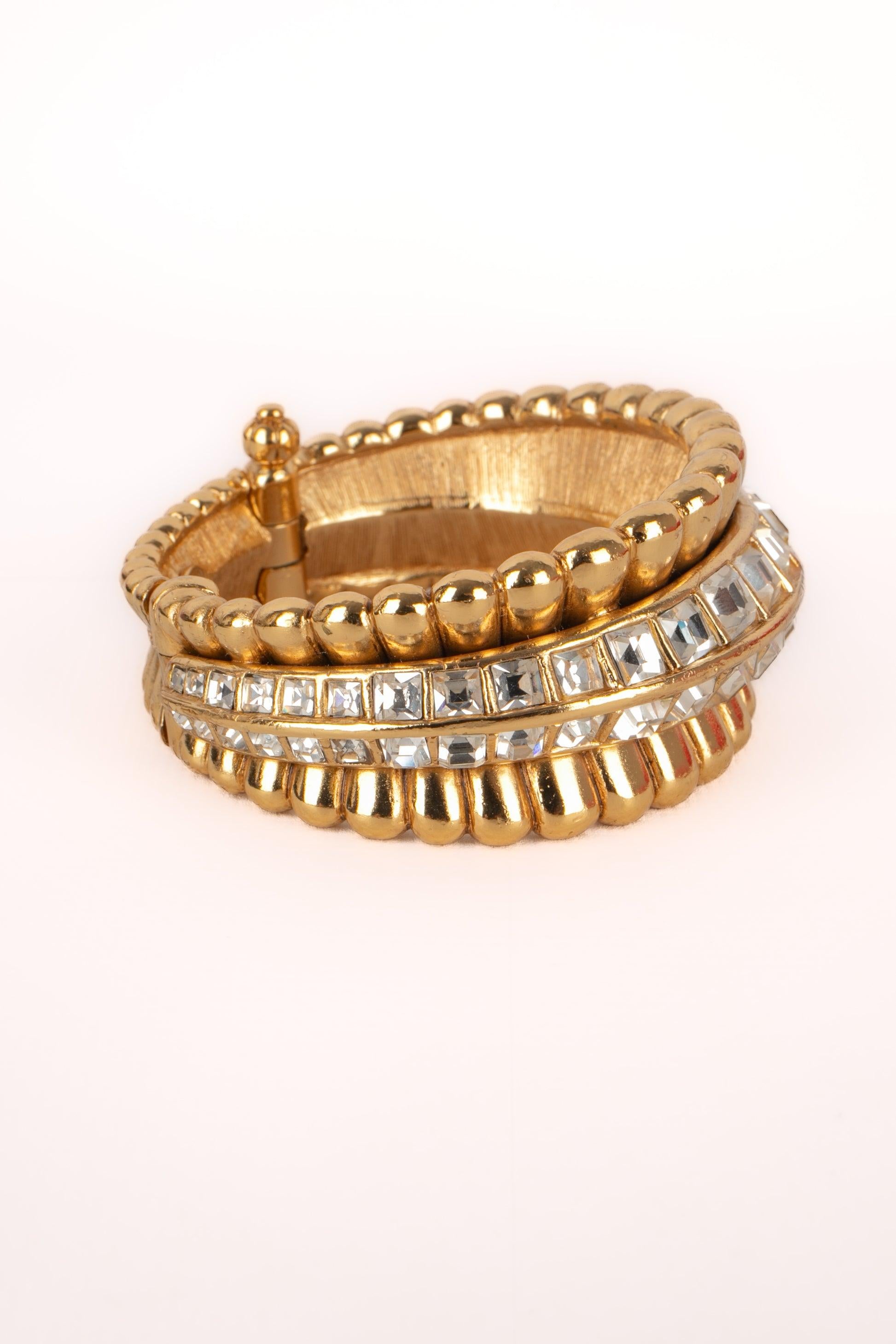 Christian Dior Golden Metal Bracelet with Rhinestones In Excellent Condition For Sale In SAINT-OUEN-SUR-SEINE, FR
