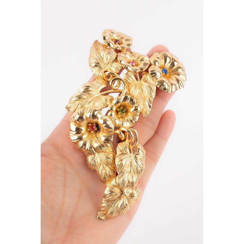 Christian Dior - Golden metal brooch with multicolored rhinestones.

Additional information:
Condition: Very good condition
Dimensions: Length: 12 cm

Seller Reference: BR75
