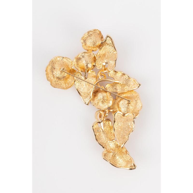Christian Dior Golden Metal Brooch In Excellent Condition For Sale In SAINT-OUEN-SUR-SEINE, FR