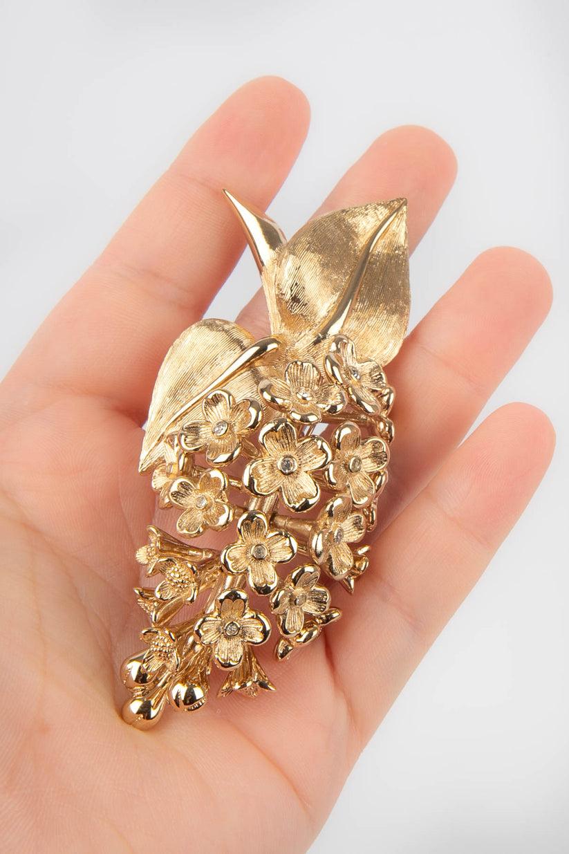 Christian Dior Broche en métal doré en vente 2