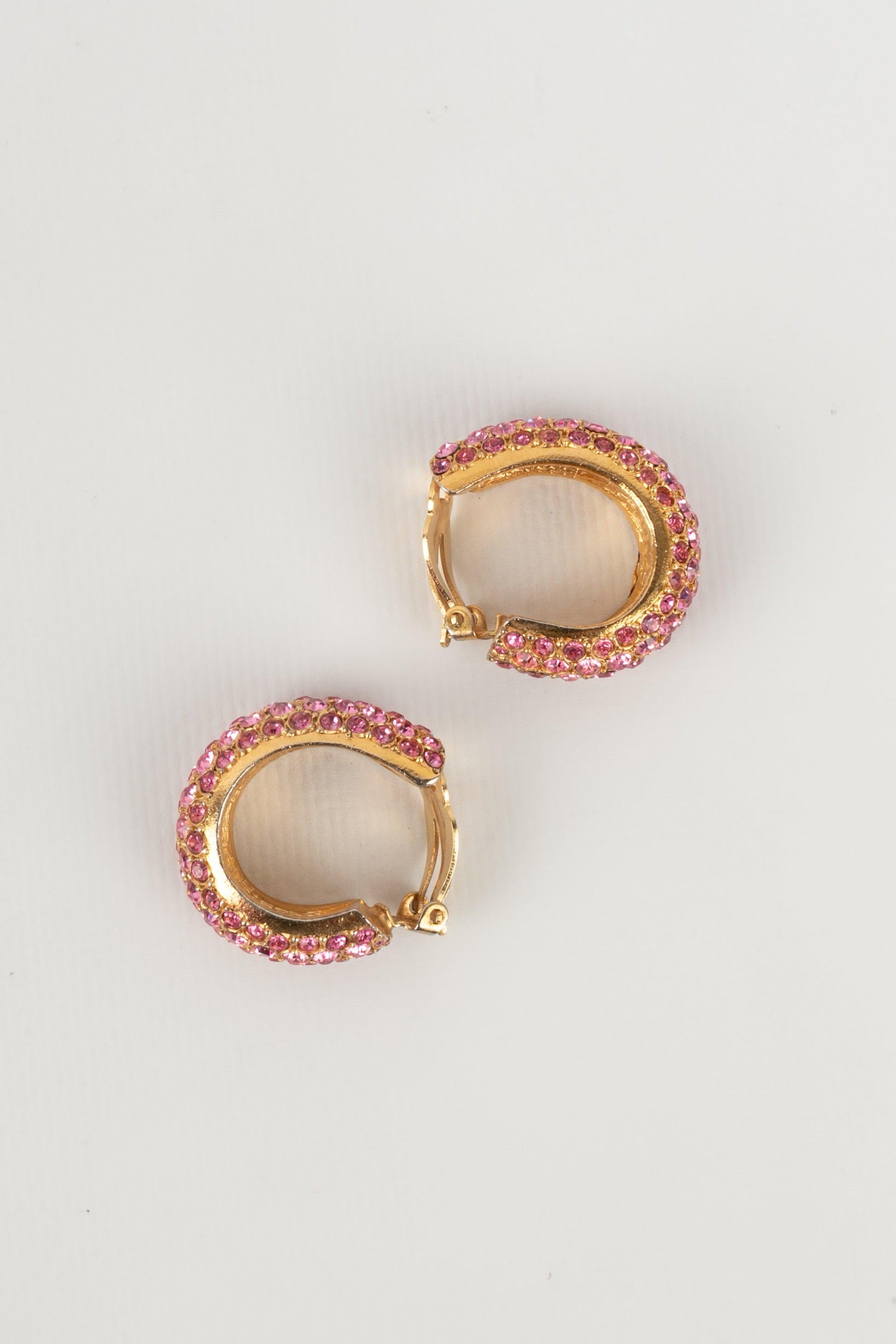 Christian Dior Golden Metal Clip-On Earrings Ornamented with Pink Rhinestones For Sale 1