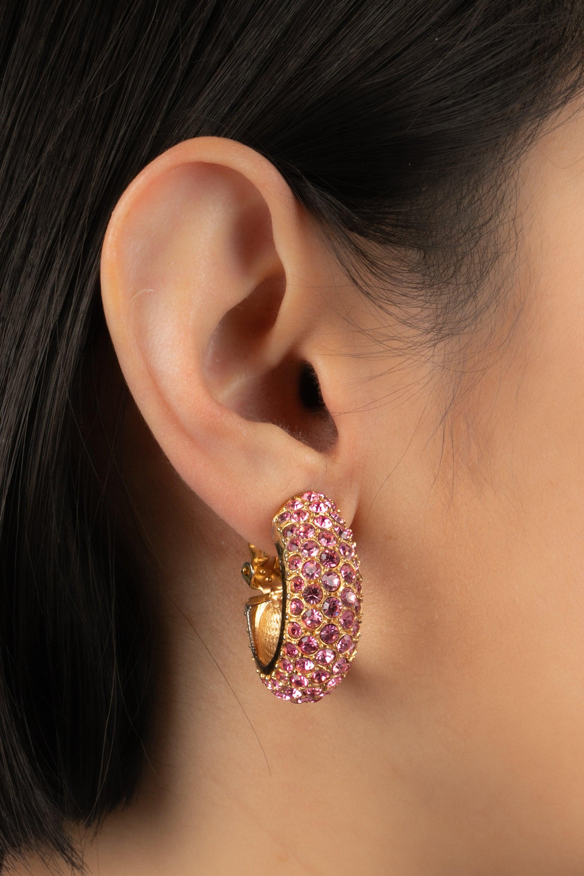 Christian Dior Golden Metal Clip-On Earrings Ornamented with Pink Rhinestones For Sale 2