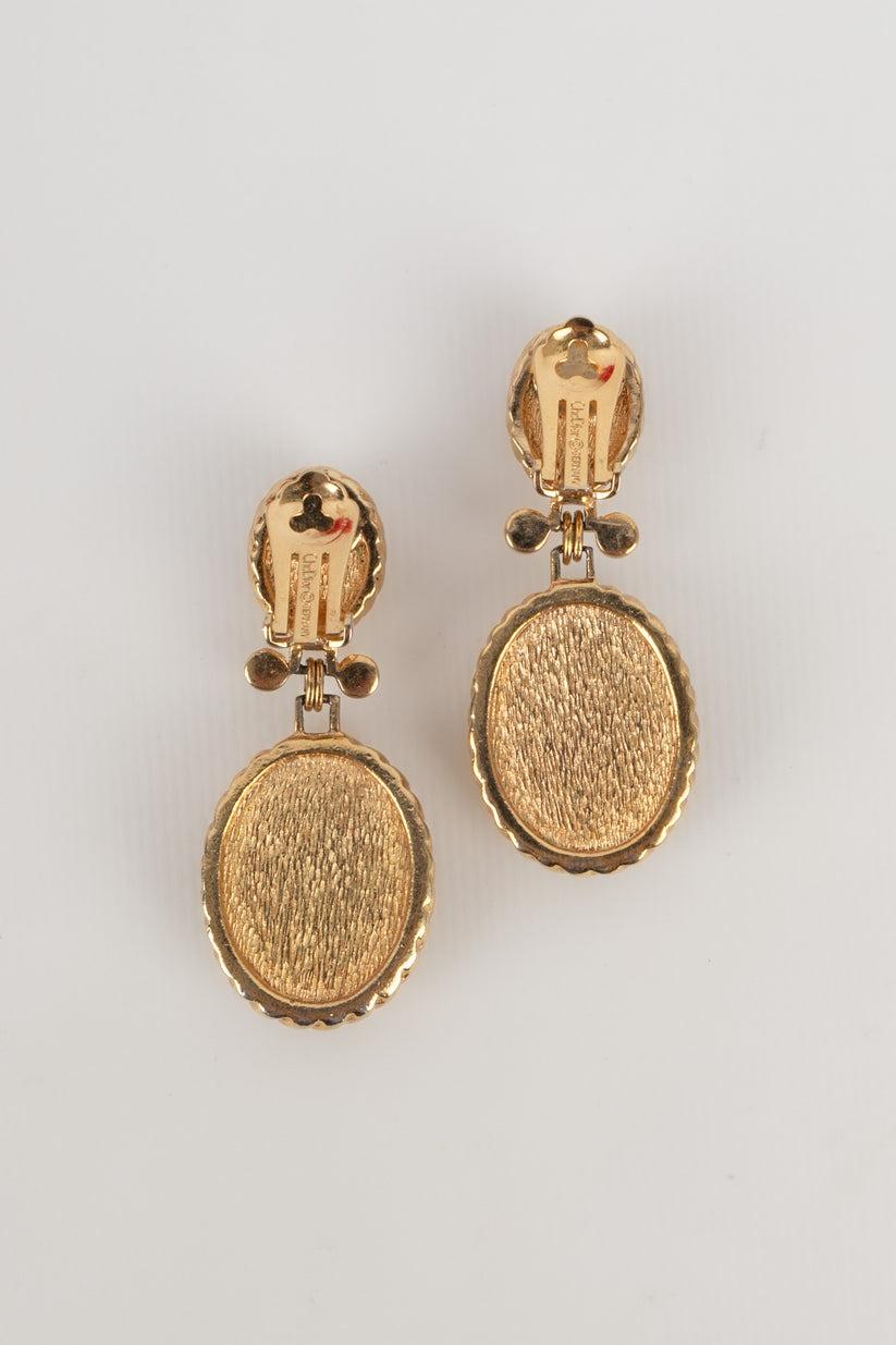 Christian Dior Golden Metal Clip-on Earrings with Pearly Cabochons In Good Condition For Sale In SAINT-OUEN-SUR-SEINE, FR