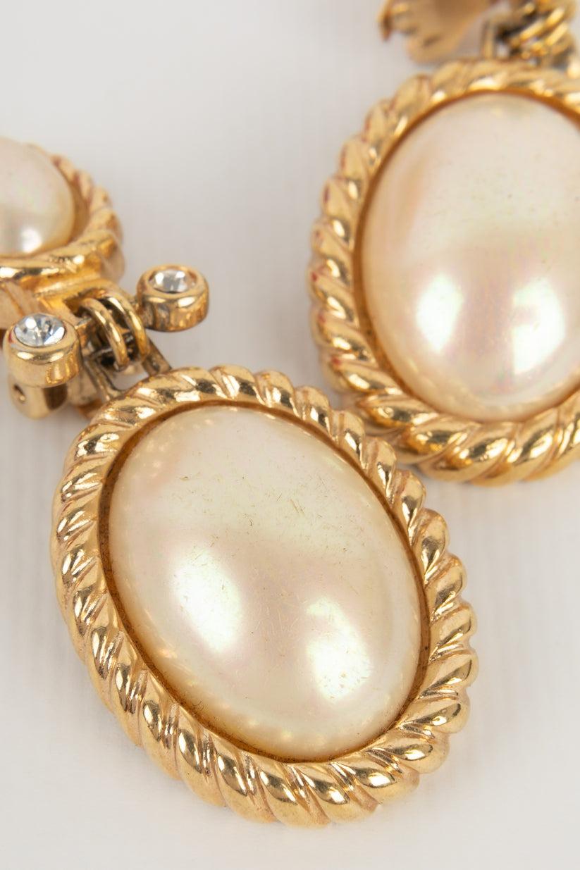 Women's Christian Dior Golden Metal Clip-on Earrings with Pearly Cabochons For Sale