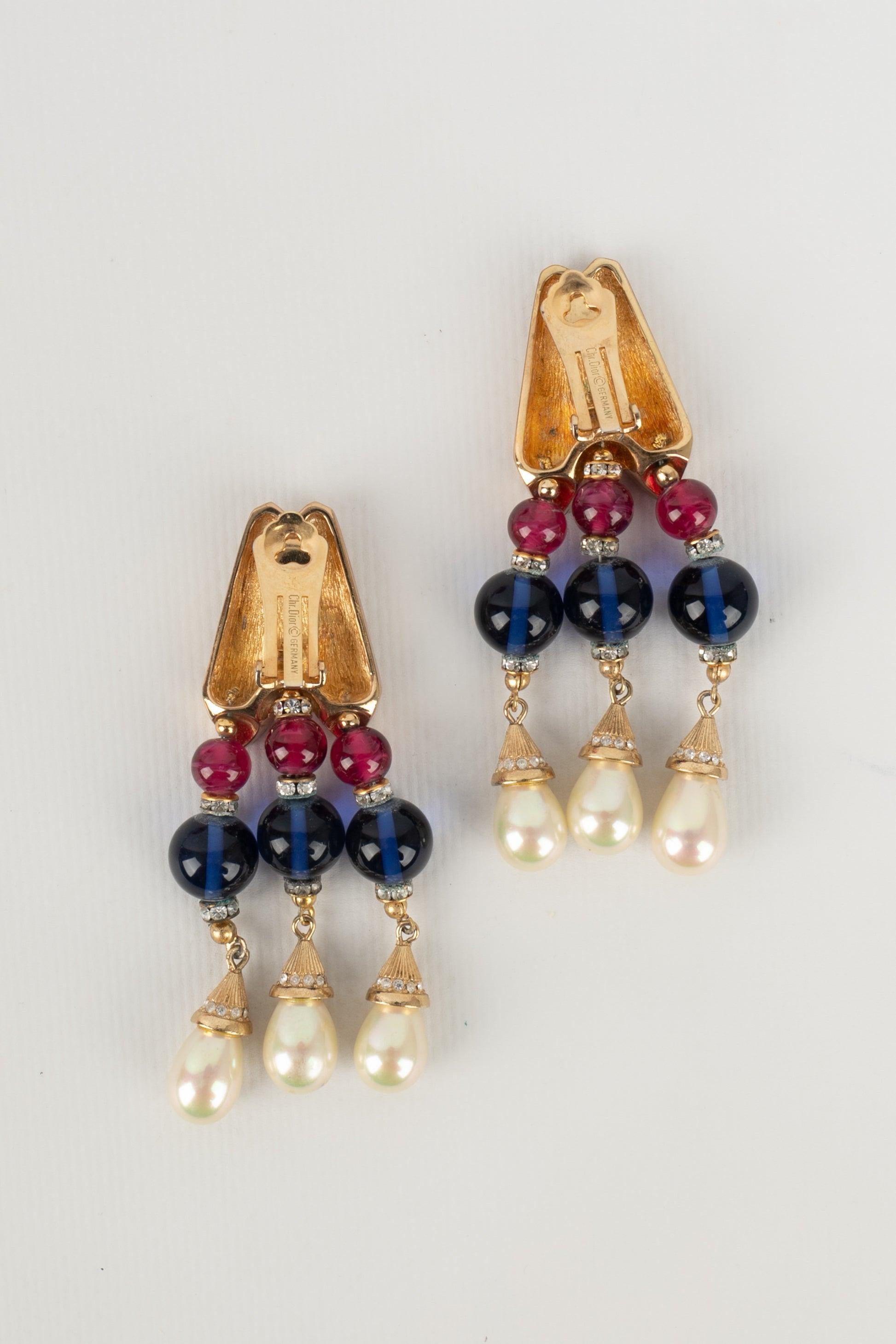 Christian Dior Golden Metal Clip-On Earrings with Rhinestones and Glass Pearls In Excellent Condition For Sale In SAINT-OUEN-SUR-SEINE, FR