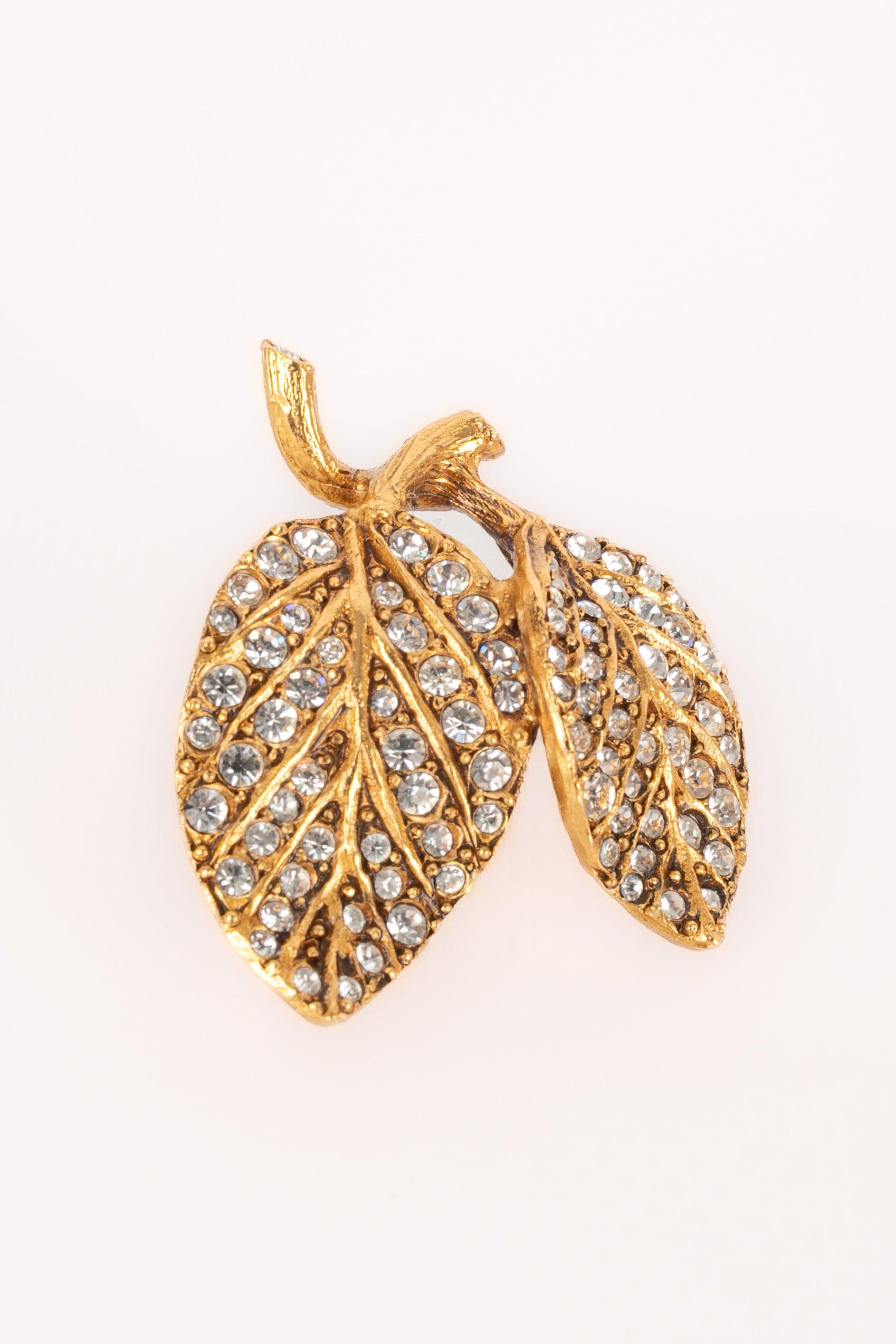 DIOR - Orecchini a clip in metallo dorato ornati di strass.

Informazioni aggiuntive:
Condizioni: Ottime condizioni
Dimensioni: Altezza: 4 cm

Riferimento del venditore: BO75