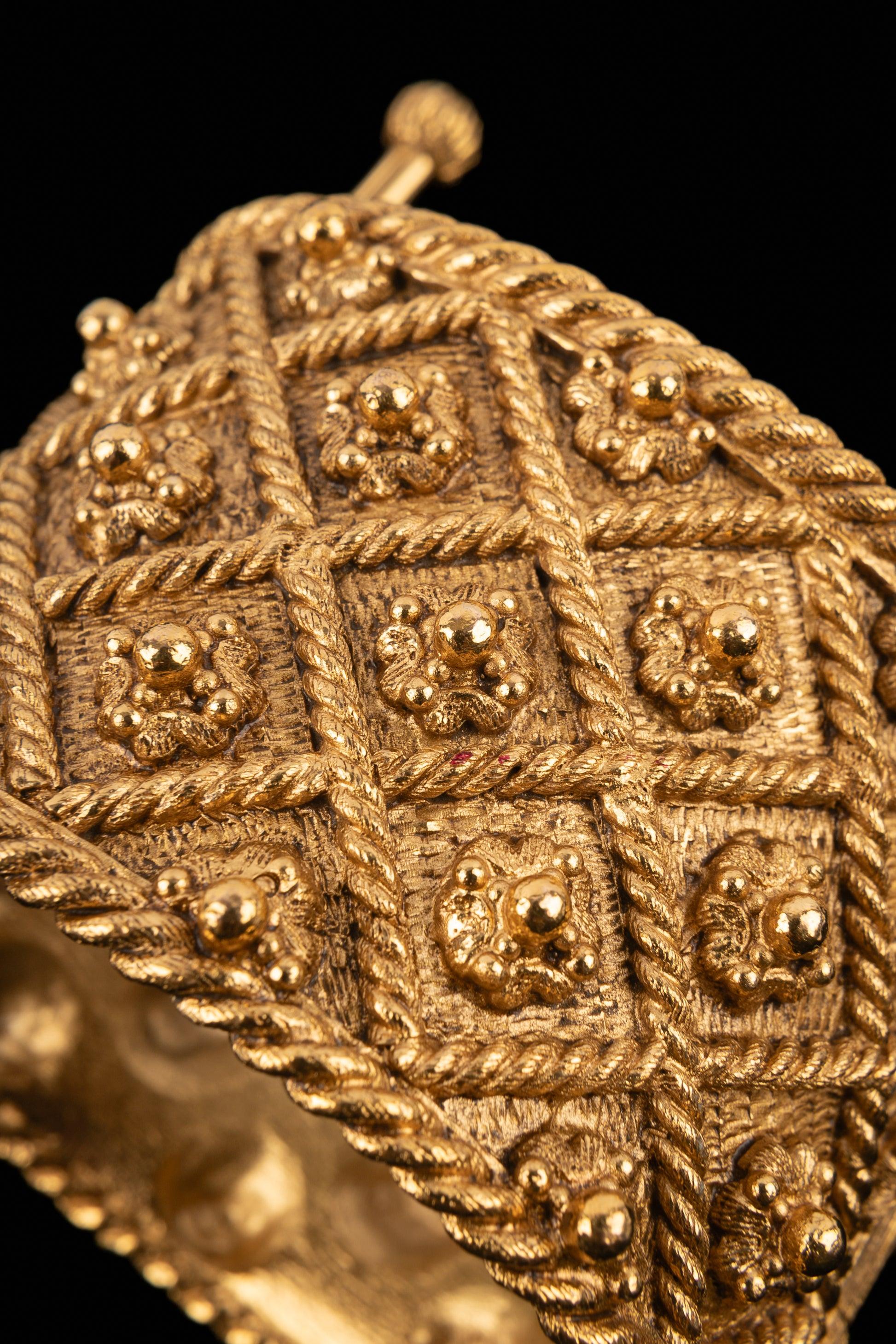 Christian Dior Golden Metal Cuff Bracelet 3