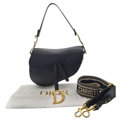 Christian Dior Borsa a sella in pelle di vitello granulata con tracolla ricamata Dior