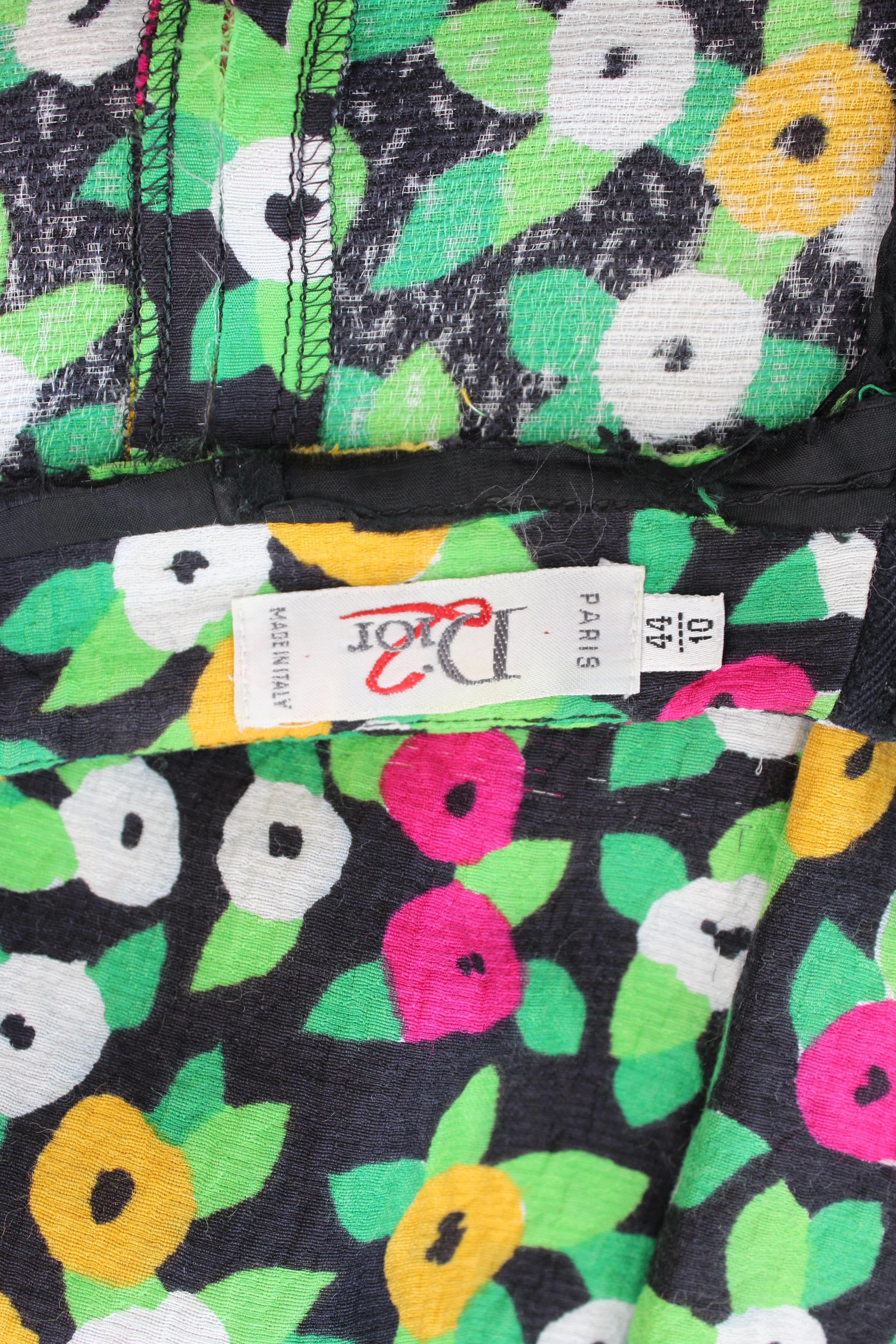 Dior 2 vintage 90s dress. Sheath dress, knee length, sweetheart neckline. Black, green and fuchsia color with floral pattern. Cotton fabric. Zip closure along the back. Made in Italy.

Condition: Excellent

Article used few times, it remains in its