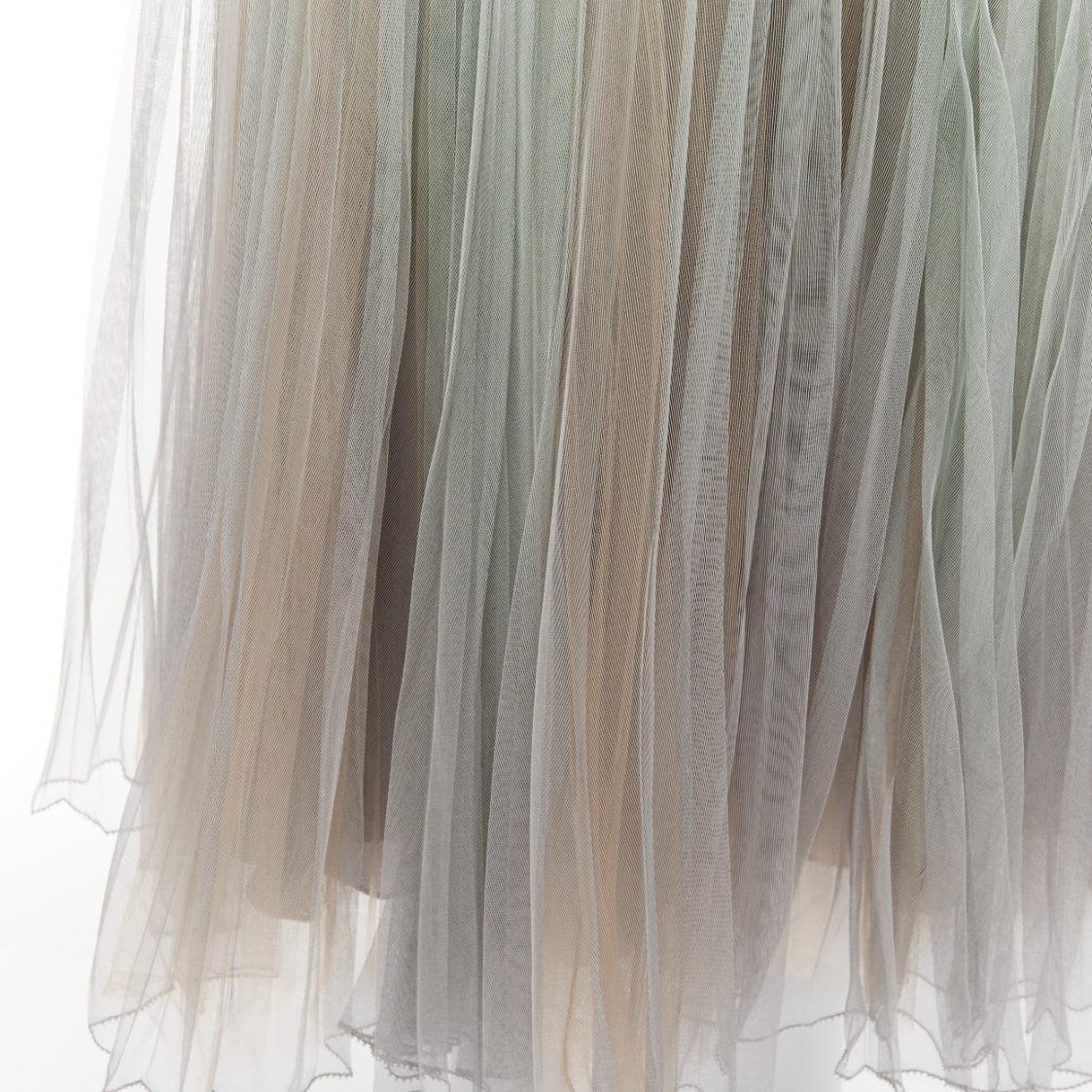 CHRISTIAN DIOR green nude pleated sheer tulle layered midi skirt FR36 S
Reference: AAWC/A00598
Brand: Christian Dior
Designer: Maria Grazia Chiuri
Material: Polyester
Color: Green, Nude
Pattern: Solid
Closure: Zip
Extra Details: Double layered tulle