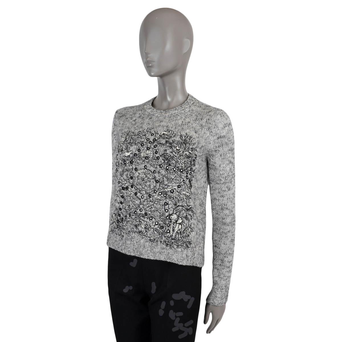 100% authentic Christian Dior 2023 embroidered sweater in light grey and navy cashmere (86%), mohair (5%), alpaca (5%) and polyamide (4%). Embroidered with black and ecru cotton (100%) and mirror beads. Logo embroidery on the back. Has been worn and