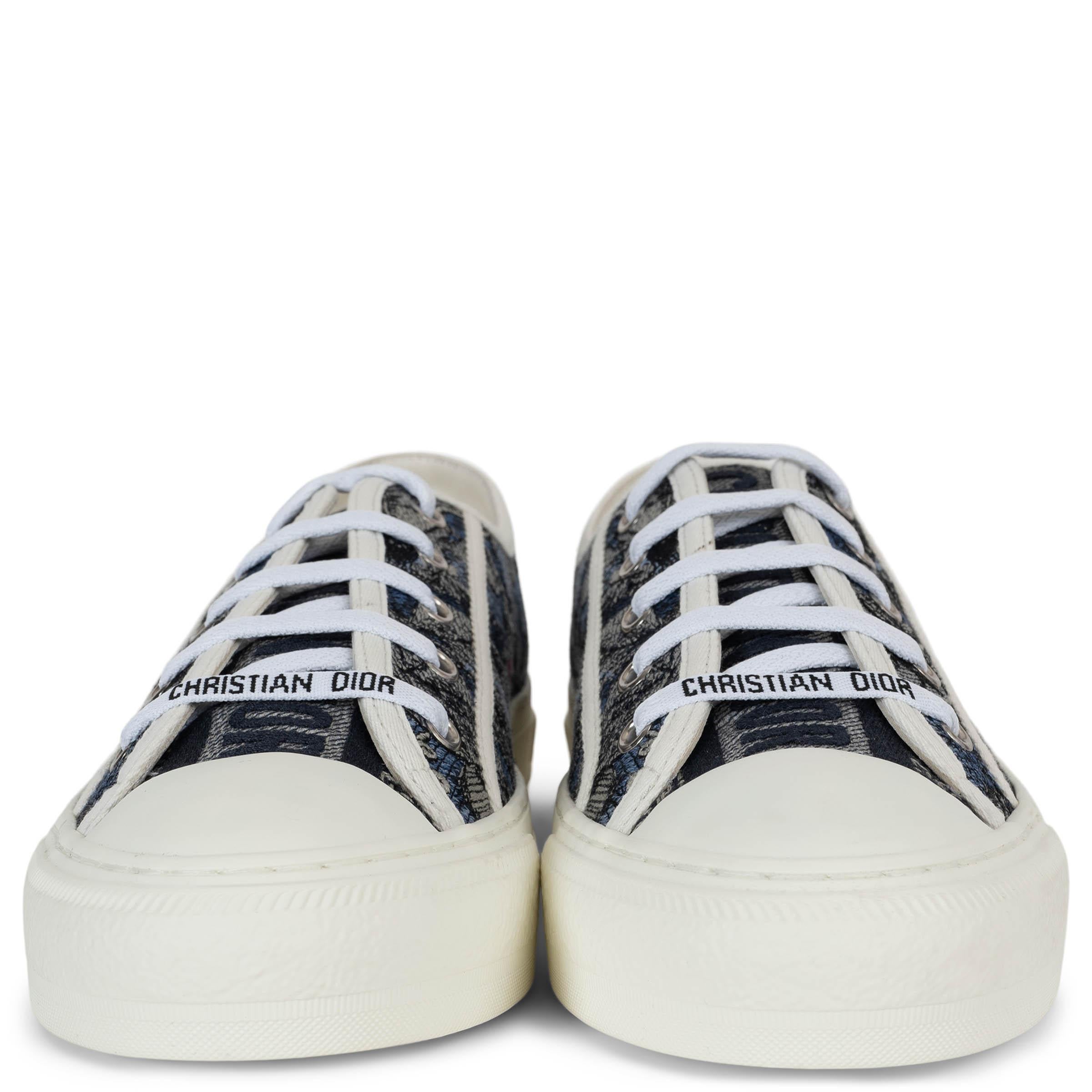 This 100% authentic Christian Dior Walk’n’Dior low-top sneakers in grey and blue Jardin Magique embroidered canvas blend elegance with casual sophistication. Featuring intricate embroidery inspired by the house’s signature motifs, they are designed