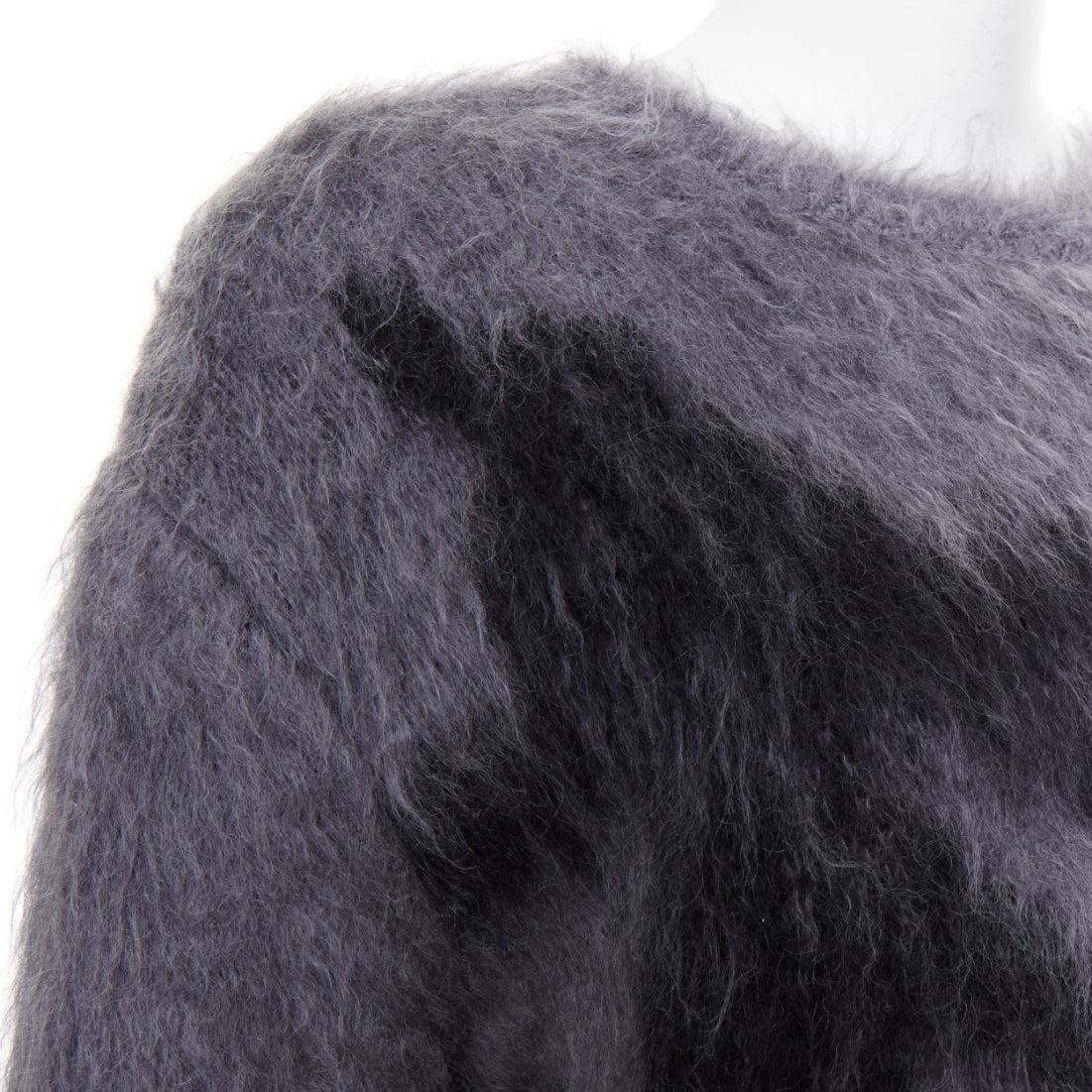 CHRISTIAN DIOR grey mohair silk black graphic fluffy long sleeve sweater FR36 S
Reference: NKLL/A00519
Brand: Christian Dior
Designer: Maria Grazia Chiuri
Material: Mohair, Silk
Color: Grey, Black
Pattern: Abstract
Closure: Pullover
Made in: