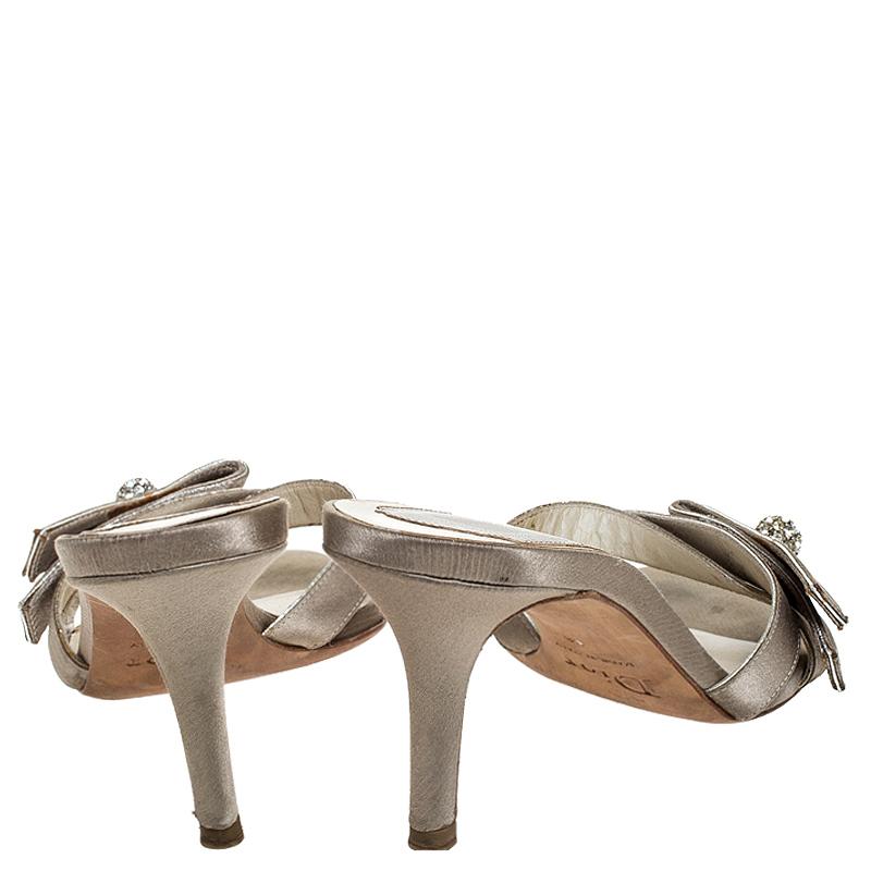 Christian Dior Grey Satin Crystal Ball Embellished Bow Detail Slip On Mules Size In Good Condition In Dubai, Al Qouz 2