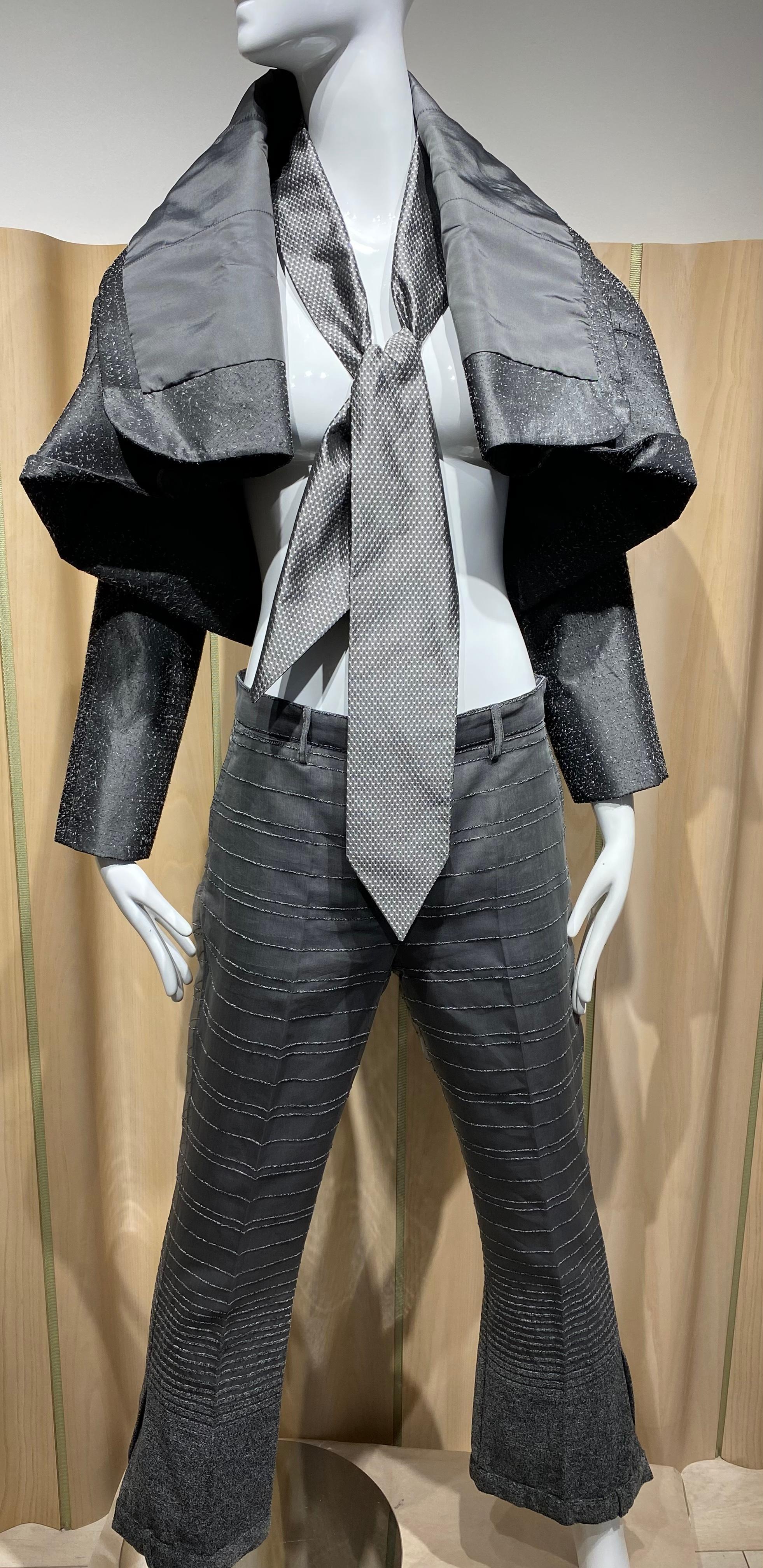 Christian Dior - Pantalon en soie gris et veste courte en soie 7