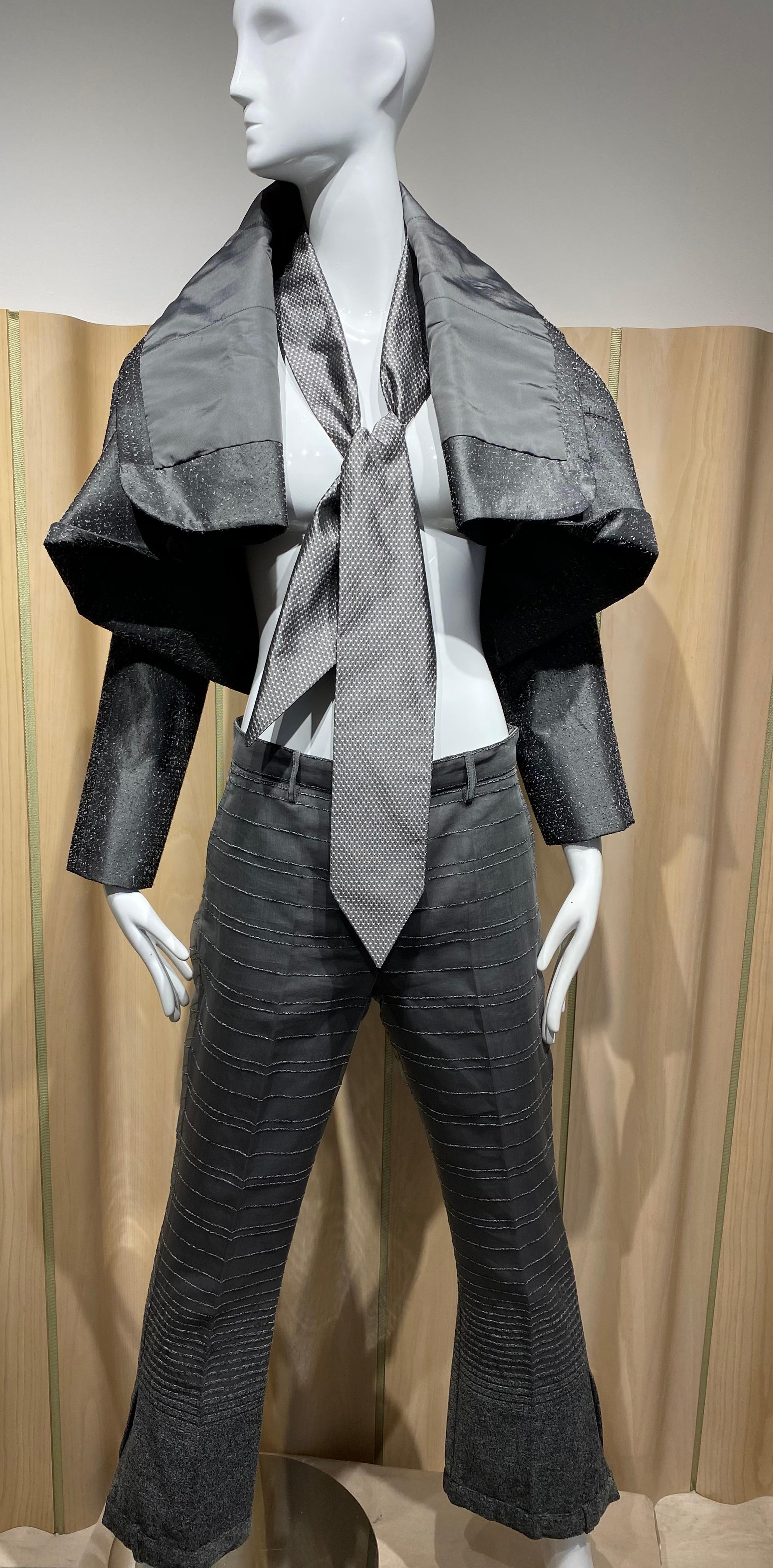 Christian Dior - Pantalon en soie gris et veste courte en soie 8