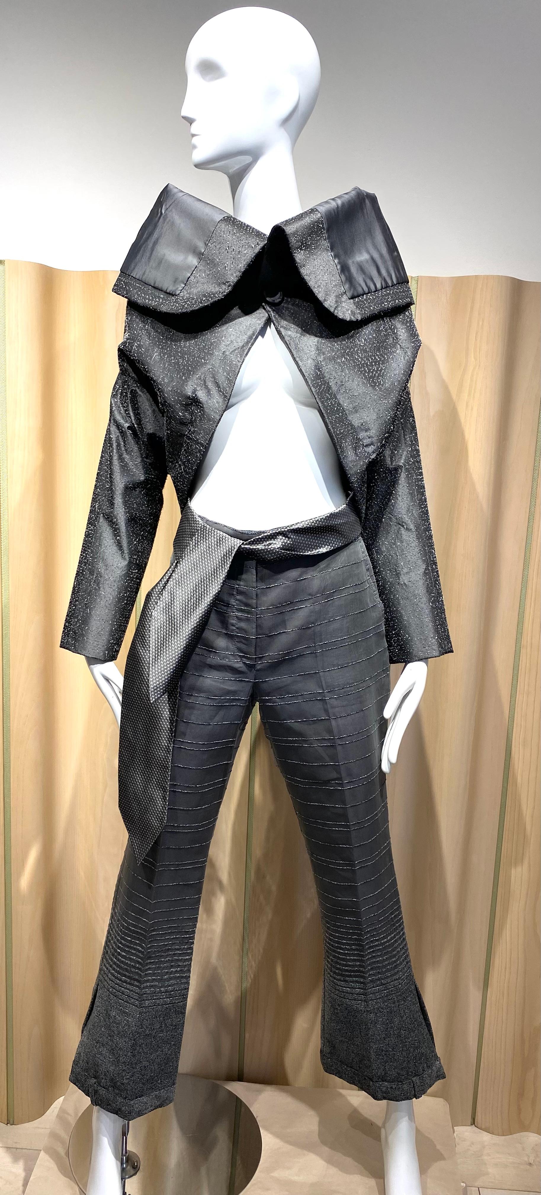 Christian Dior - Pantalon en soie gris et veste courte en soie 2