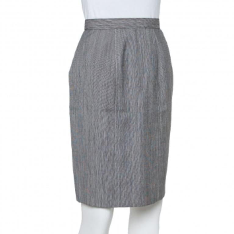 Christian Dior Grauer Bleistiftrock mit hoher Taille aus Wolle M im Zustand „Hervorragend“ im Angebot in Dubai, Al Qouz 2