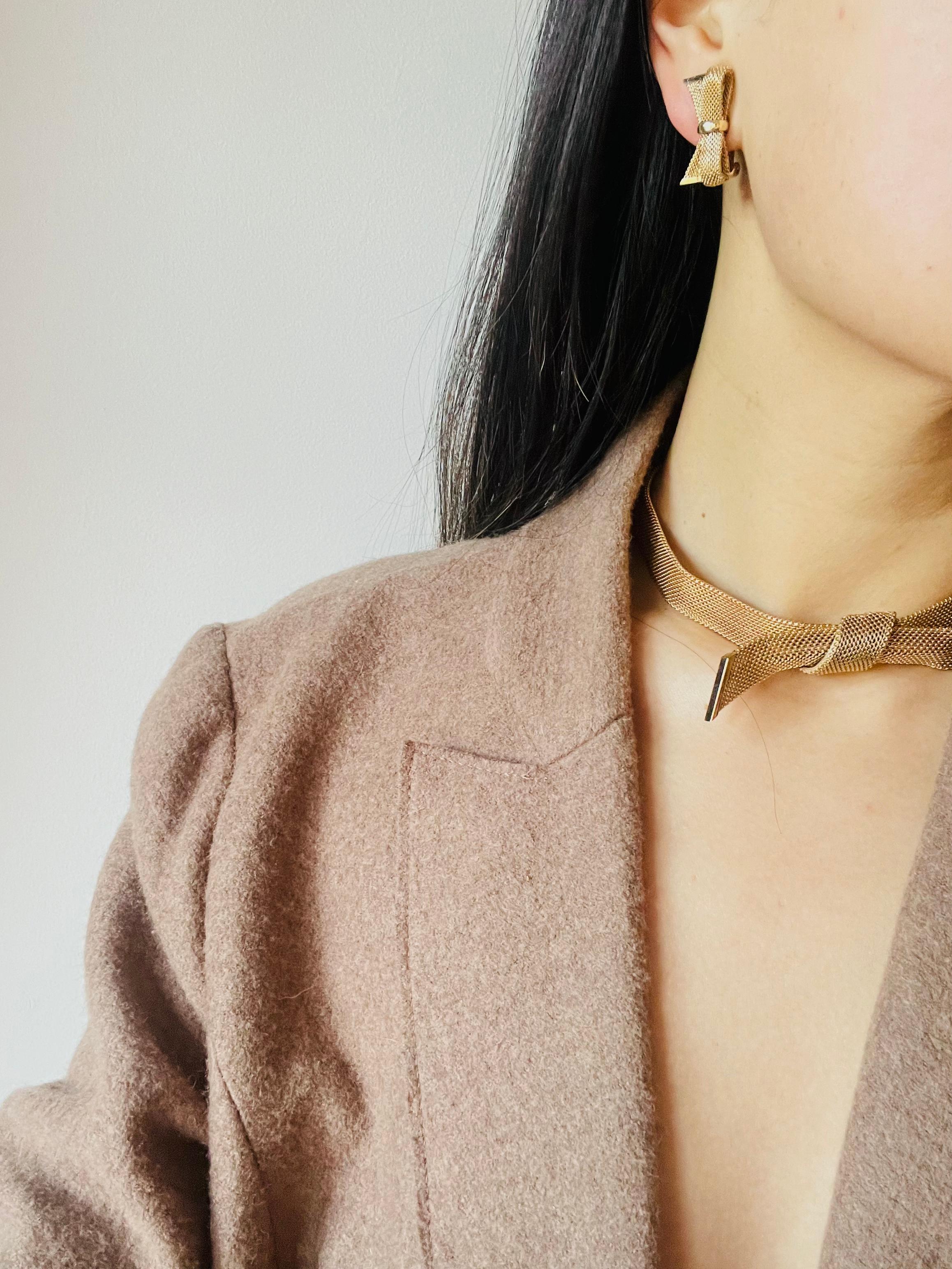 Christian Dior GROSSE 1958 Large Bow Ribbon Butterfly Mesh Woven Gold Necklace For Sale 2
