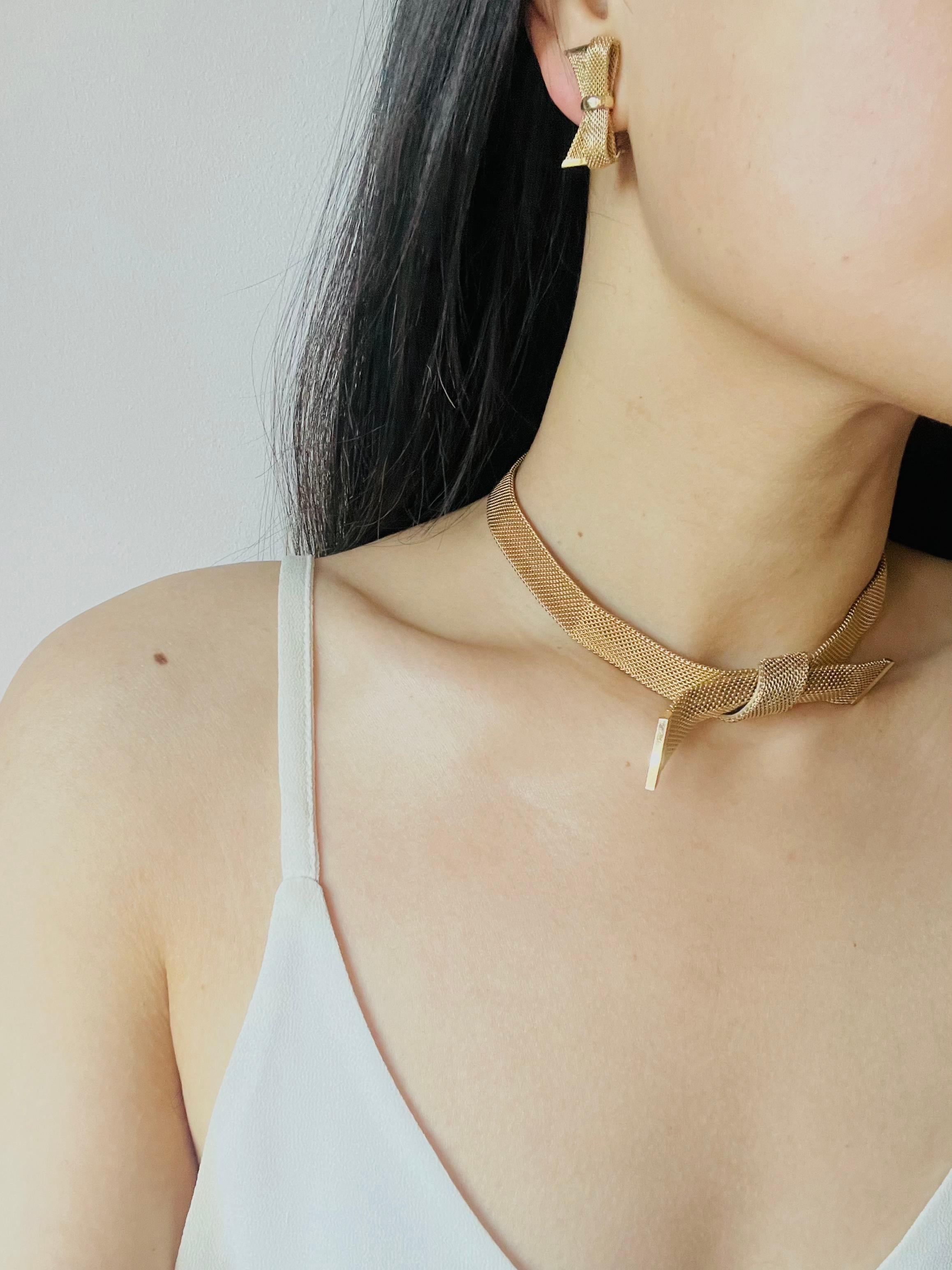 Christian Dior GROSSE 1958 Large Bow Ribbon Butterfly Mesh Woven Gold Necklace For Sale 3